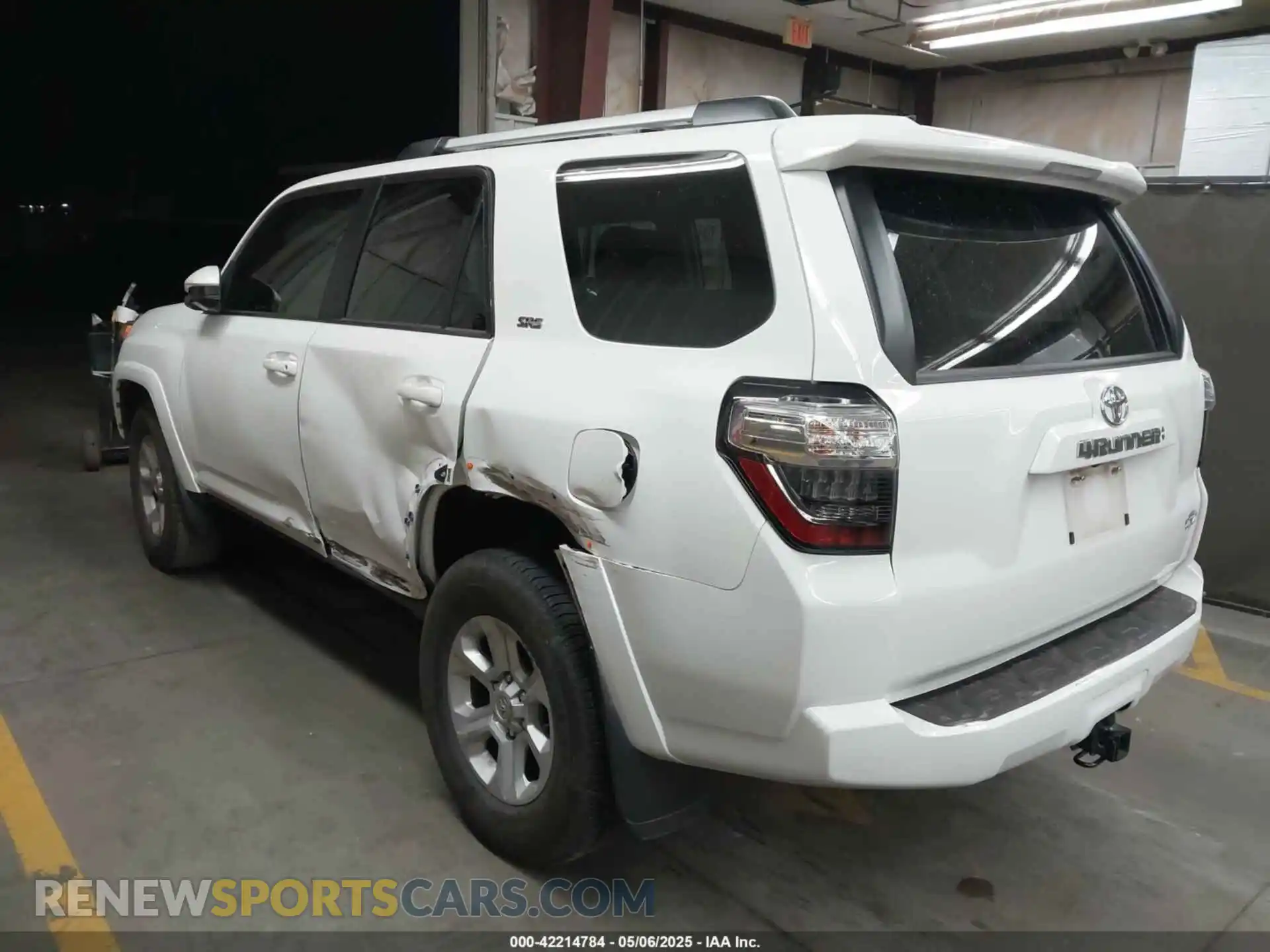 3 fotografías del automóvil dañado JTEEU5JR0P5283318 TOYOTA 4RUNNER 2023