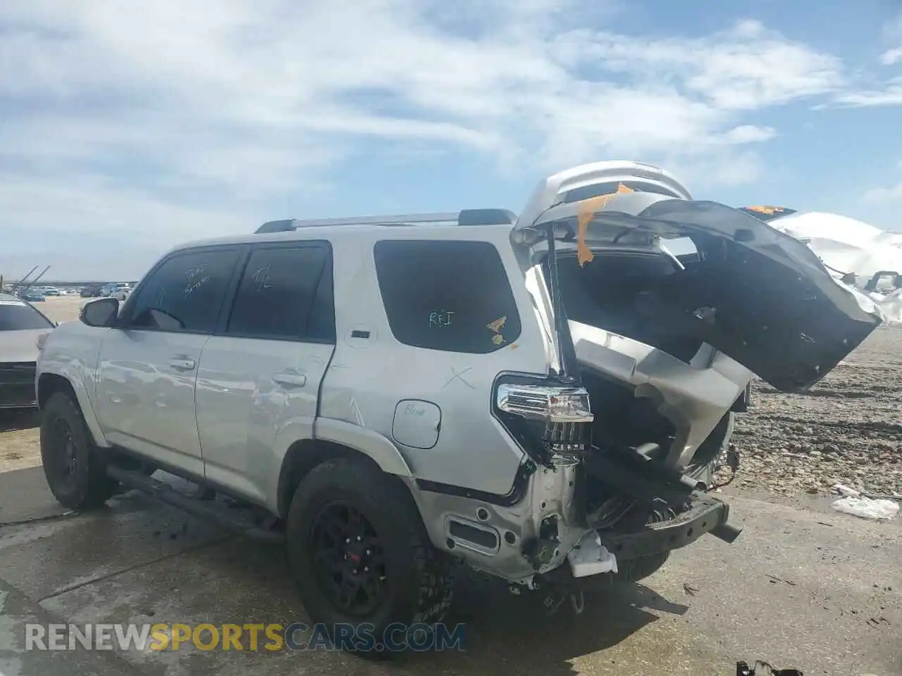 2 Photograph of a damaged car JTEFU5JR2P5286483 TOYOTA 4RUNNER 2023