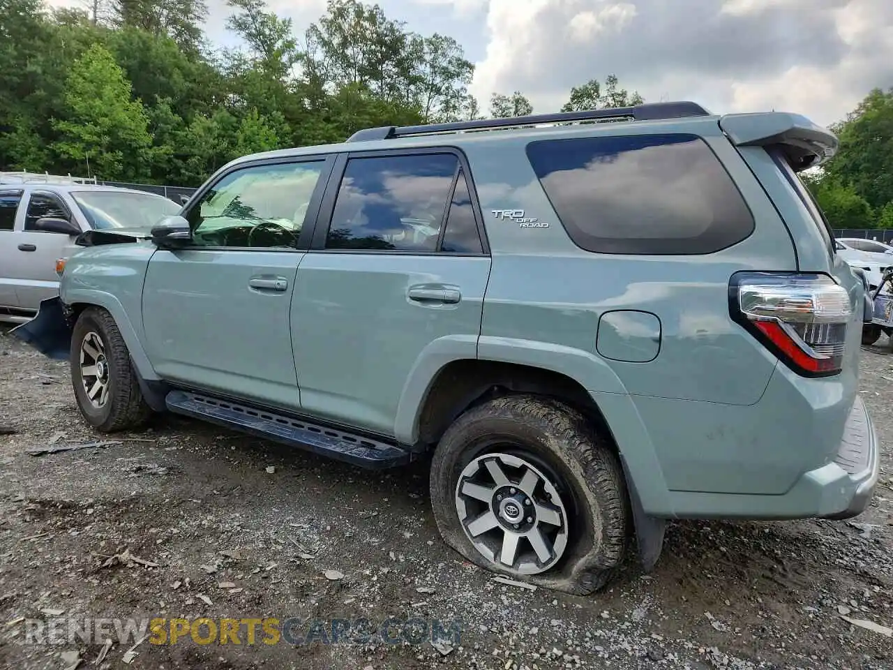 2 Photograph of a damaged car JTERU5JR0P6201373 TOYOTA 4RUNNER 2023