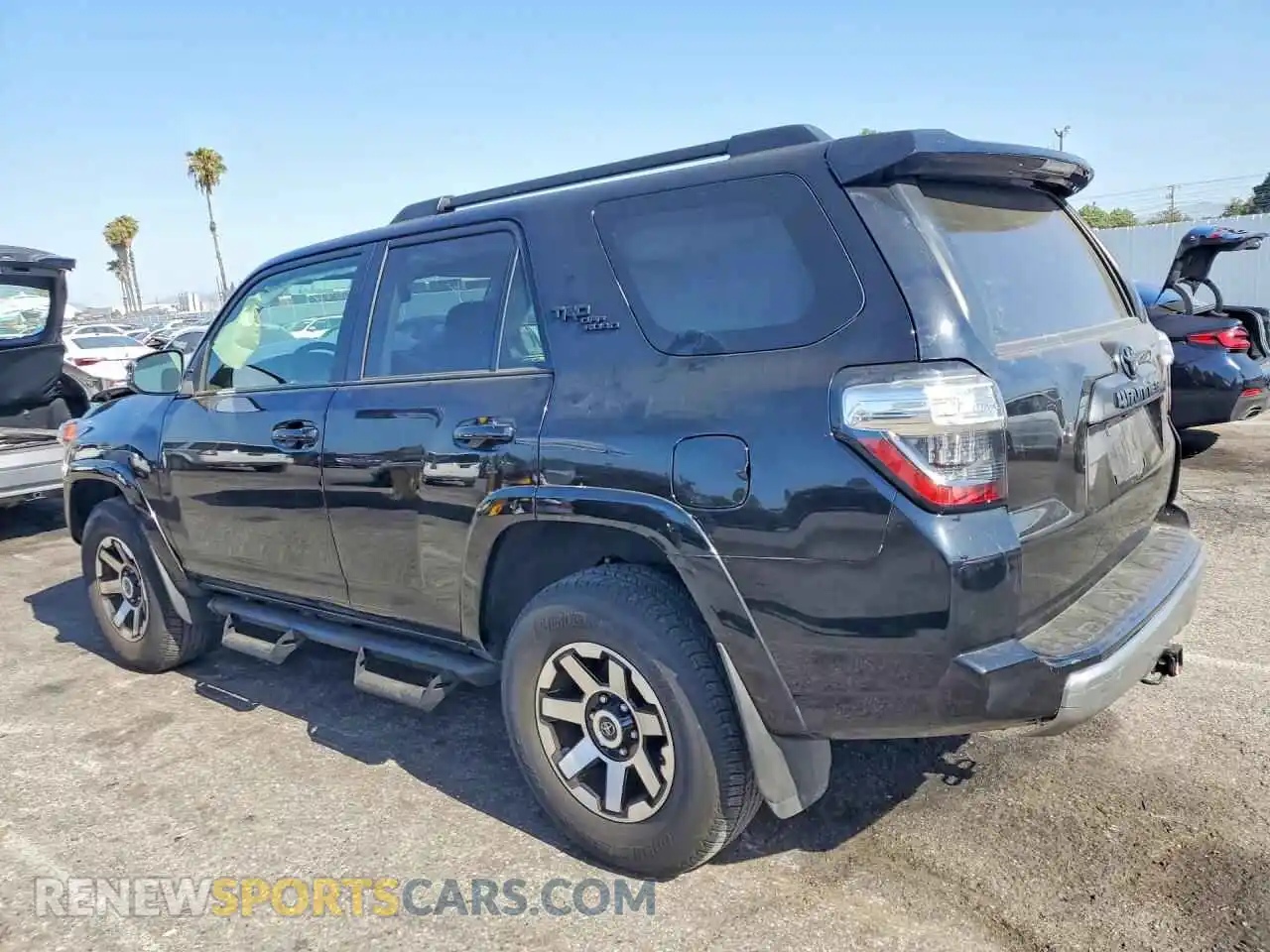 2 Фотография поврежденного автомобиля JTERU5JR7P6200415 TOYOTA 4RUNNER 2023