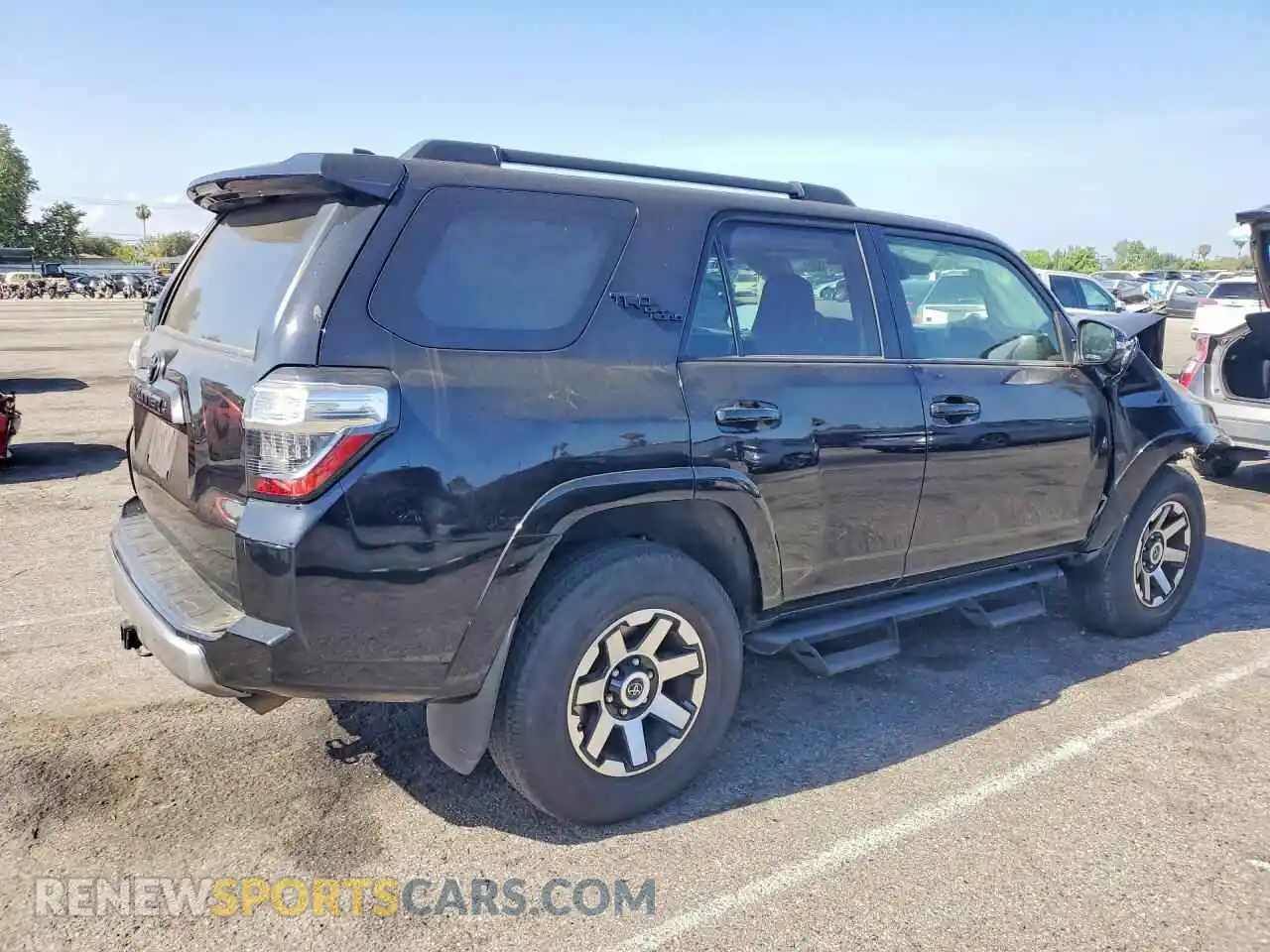 3 Фотография поврежденного автомобиля JTERU5JR7P6200415 TOYOTA 4RUNNER 2023