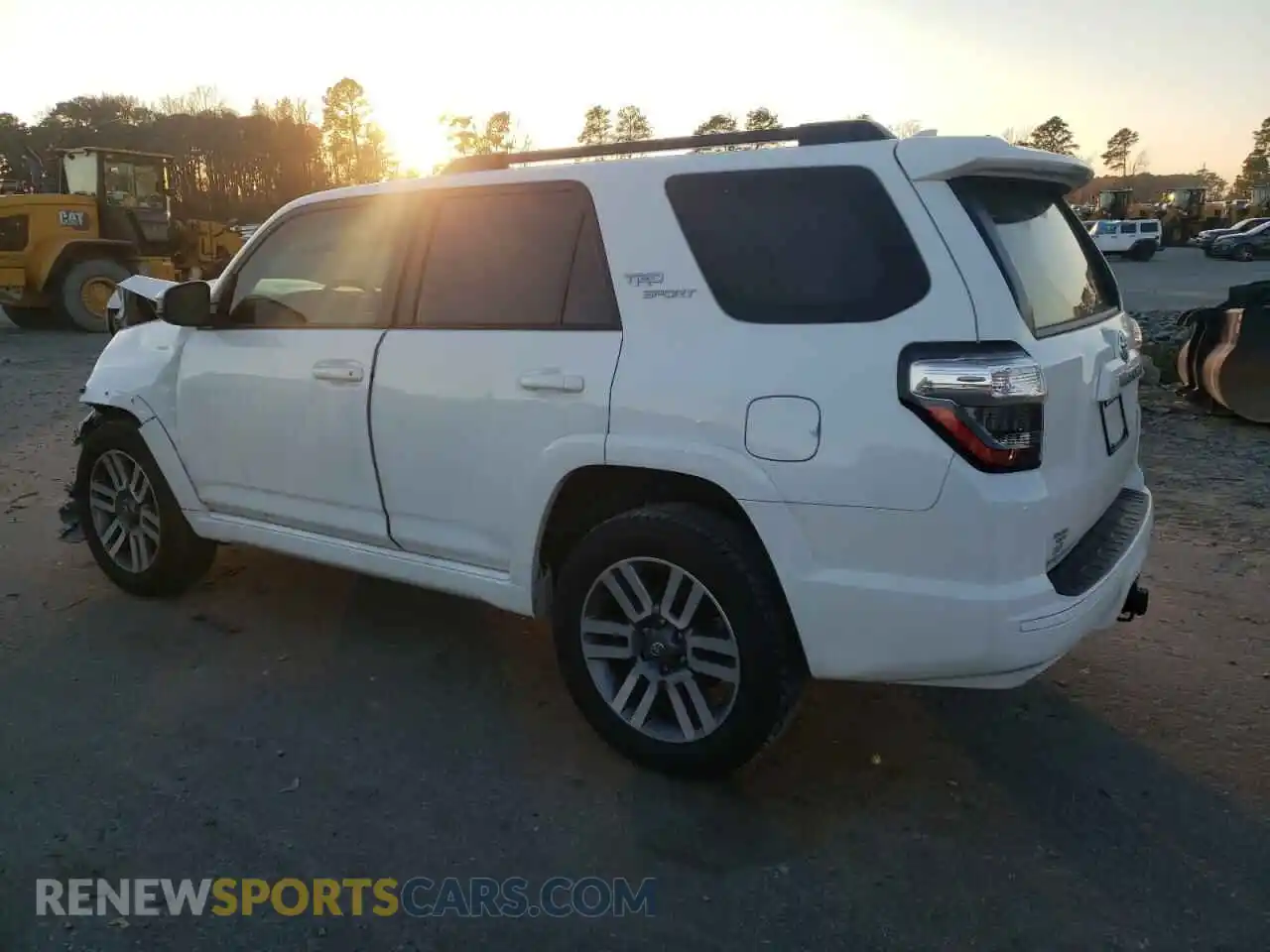 2 fotografías del automóvil dañado JTEAU5JR2R5305577 TOYOTA 4RUNNER 2024