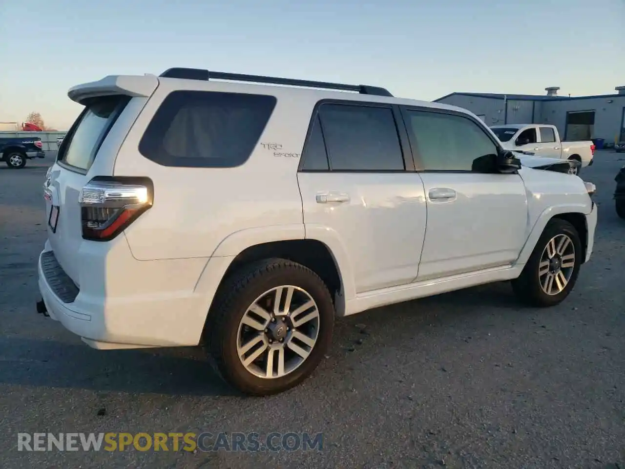 3 fotografías del automóvil dañado JTEAU5JR2R5305577 TOYOTA 4RUNNER 2024