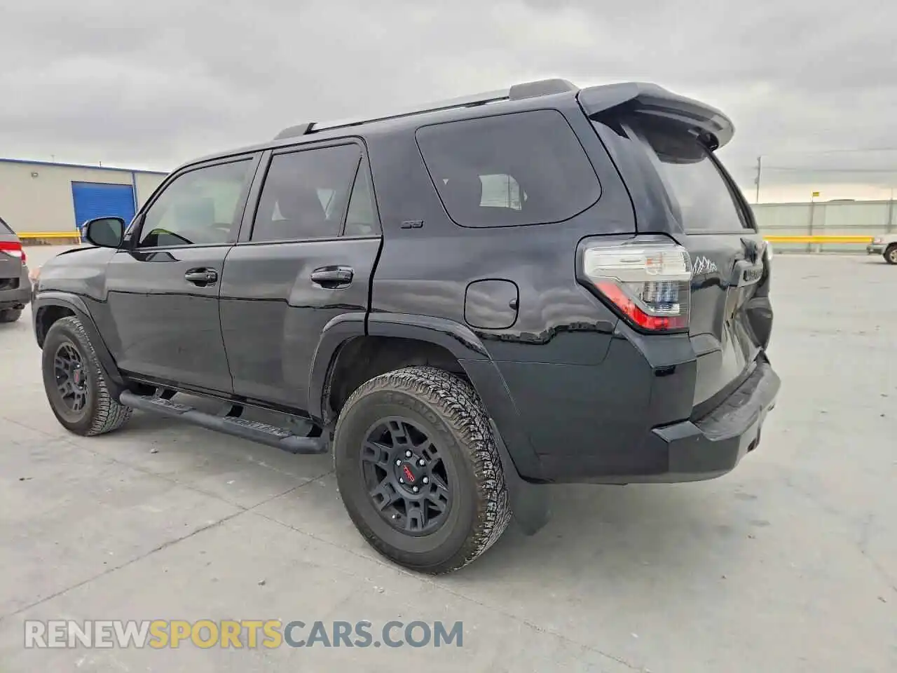 2 Photograph of a damaged car JTEEU5JR5R5314372 TOYOTA 4RUNNER 2024
