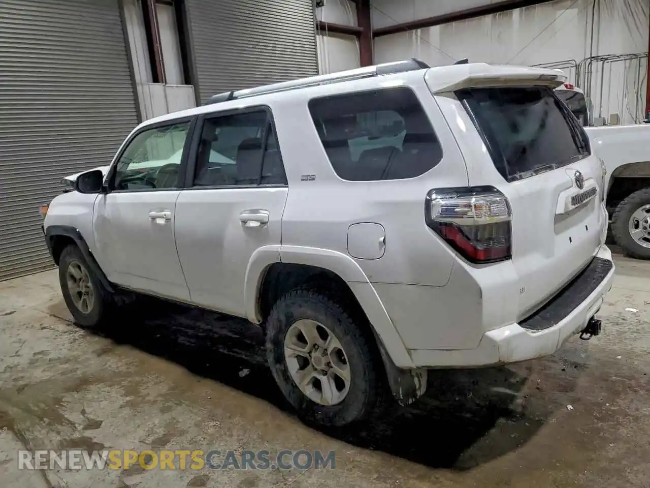 2 fotografías del automóvil dañado JTEMU5JR2R6284317 TOYOTA 4RUNNER 2024
