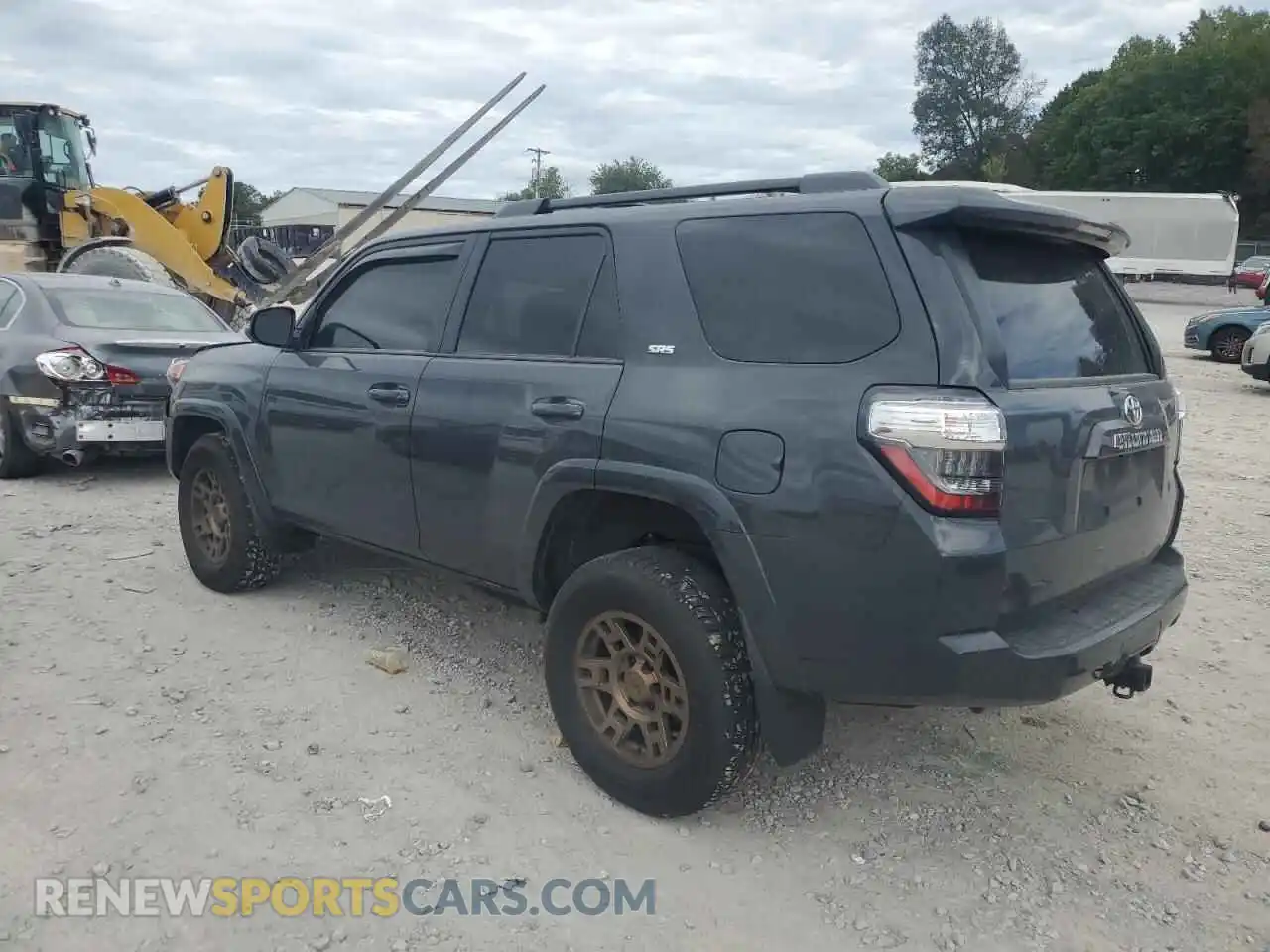 2 Photograph of a damaged car JTENU5JR2R6232626 TOYOTA 4RUNNER 2024