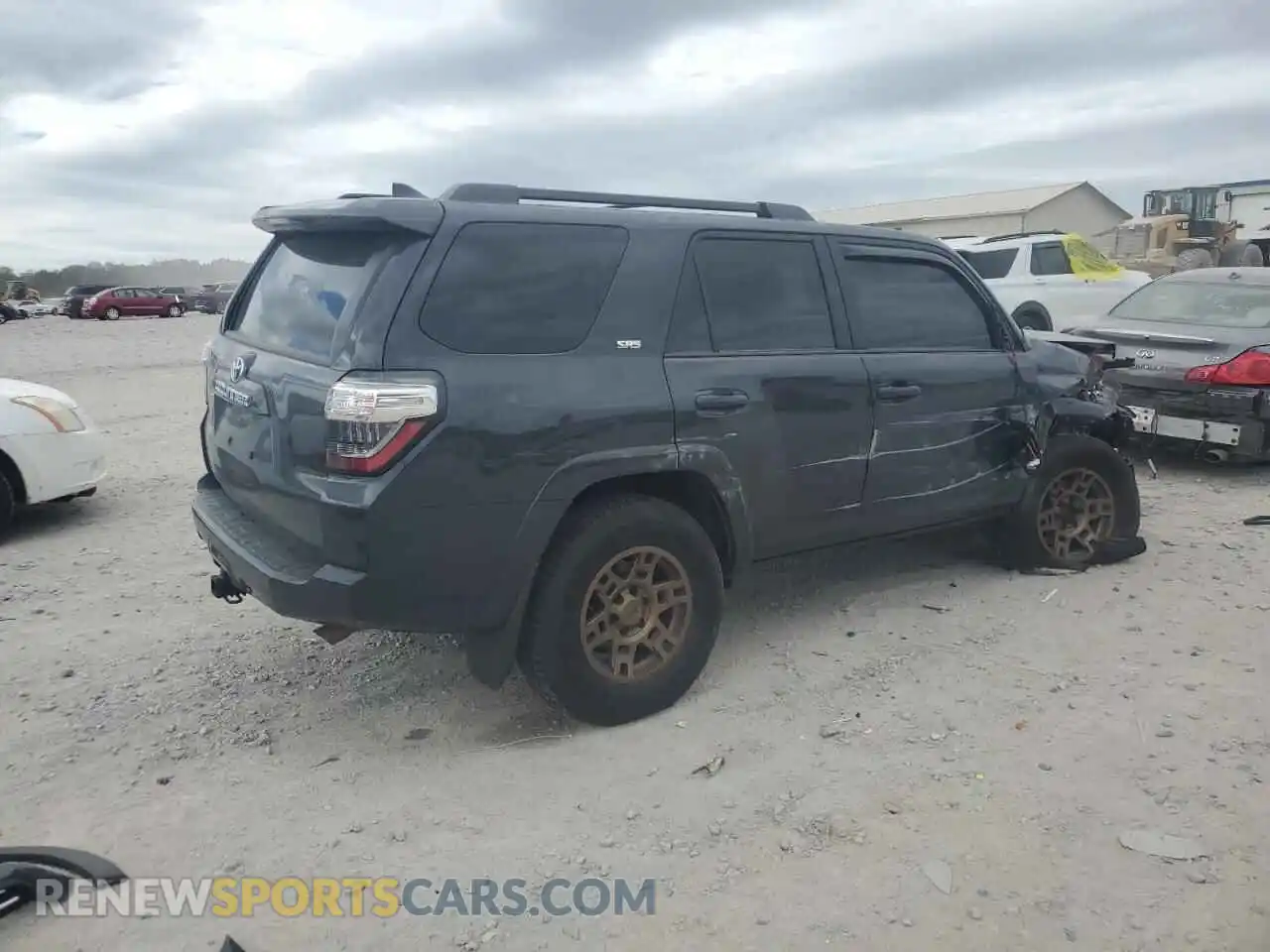 3 Photograph of a damaged car JTENU5JR2R6232626 TOYOTA 4RUNNER 2024