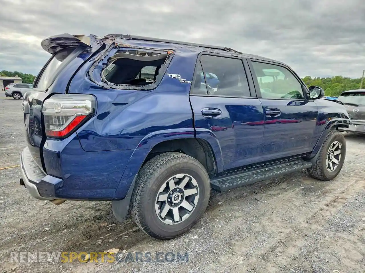3 Photograph of a damaged car JTEPU5JR2R6282984 TOYOTA 4RUNNER 2024