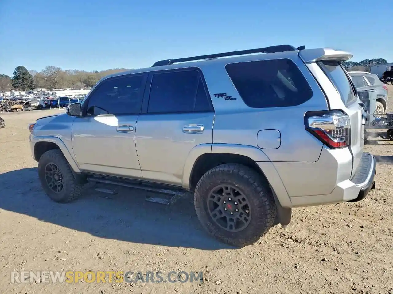 2 fotografías del automóvil dañado JTERU5JR3R6215657 TOYOTA 4RUNNER 2024
