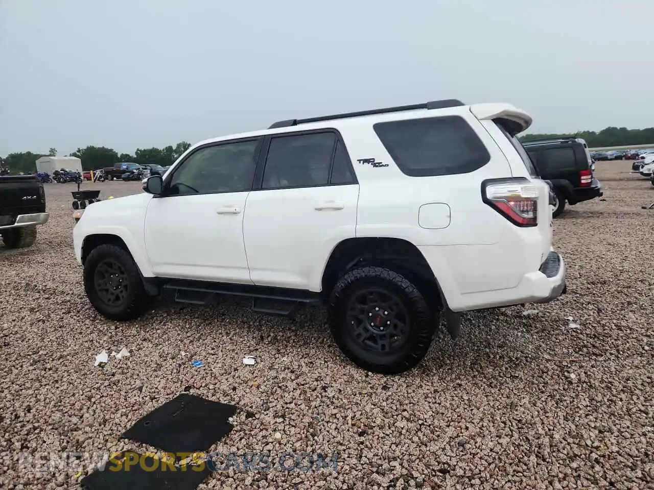 2 Фотография поврежденного автомобиля JTERU5JR4R6290948 TOYOTA 4RUNNER 2024