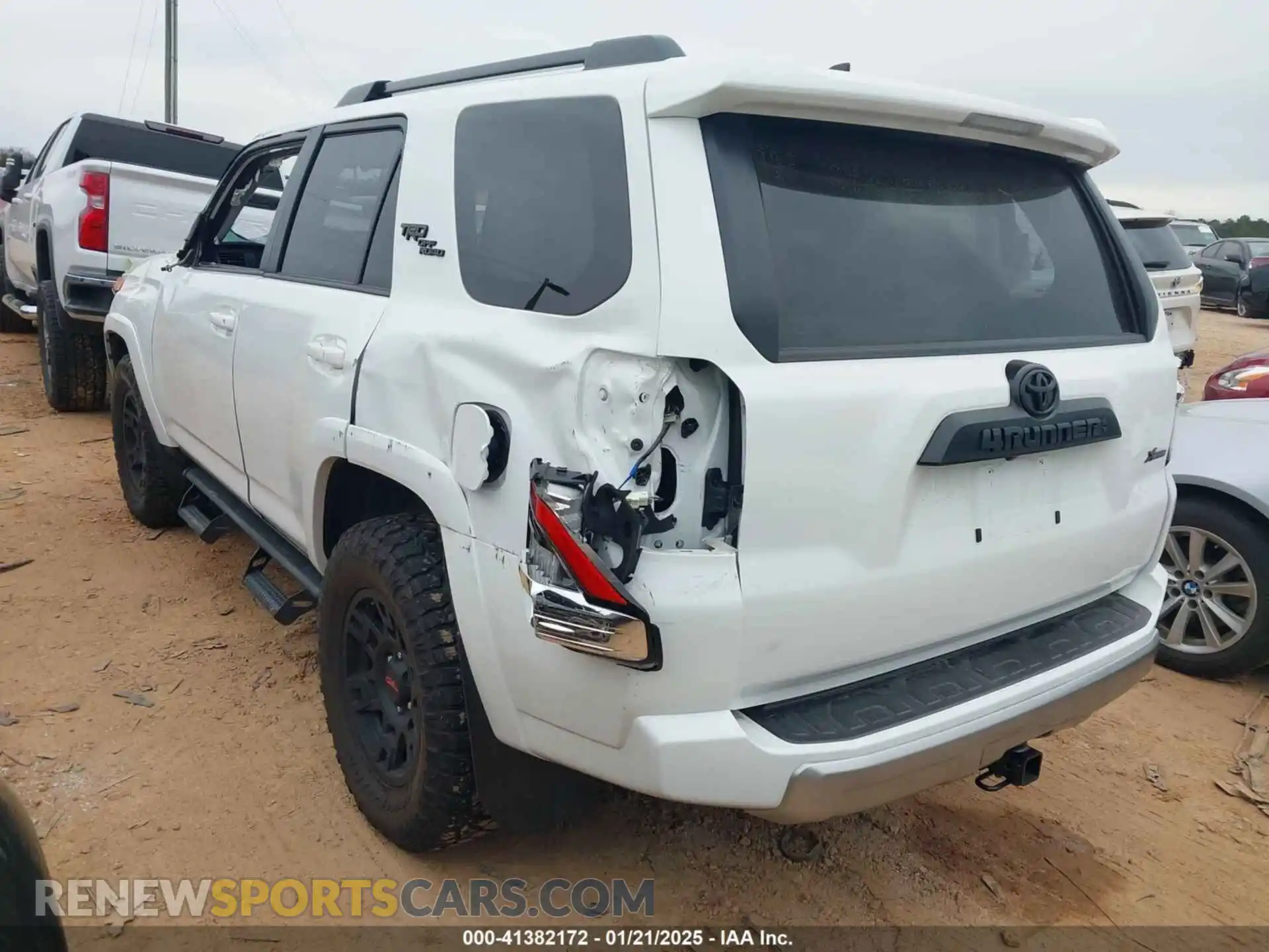3 Photograph of a damaged car JTERU5JR6R6279255 TOYOTA 4RUNNER 2024