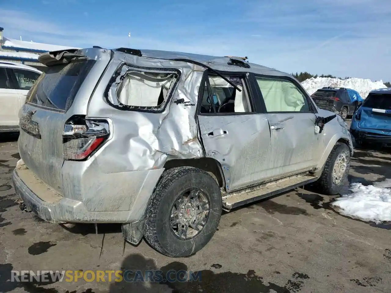 3 Фотография поврежденного автомобиля JTERU5JR7R6293407 TOYOTA 4RUNNER 2024
