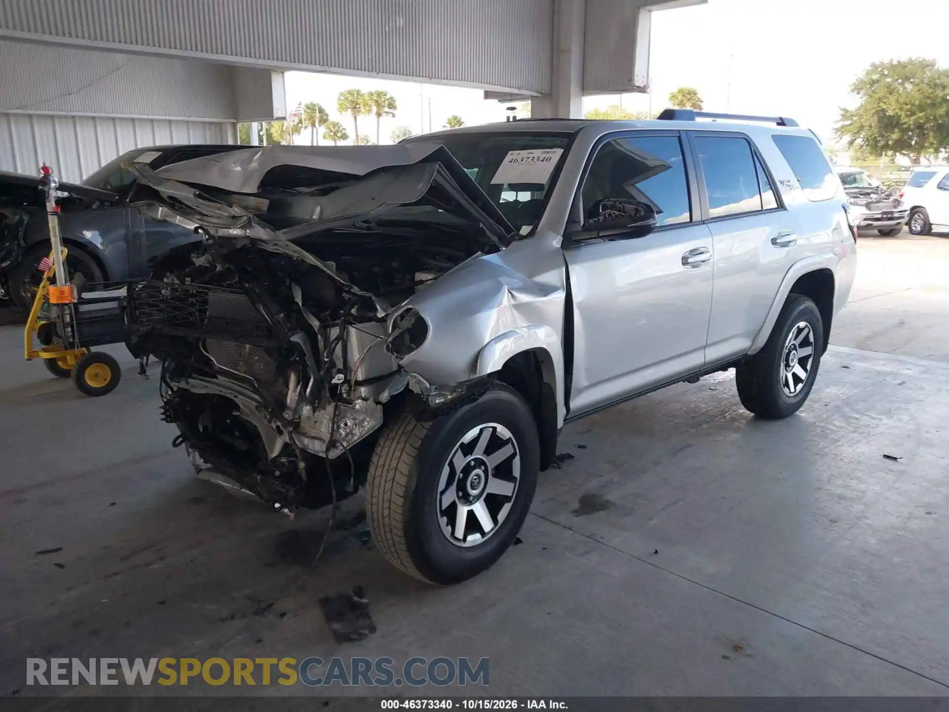 2 Фотография поврежденного автомобиля JTERU5JR8R6234012 TOYOTA 4RUNNER 2024