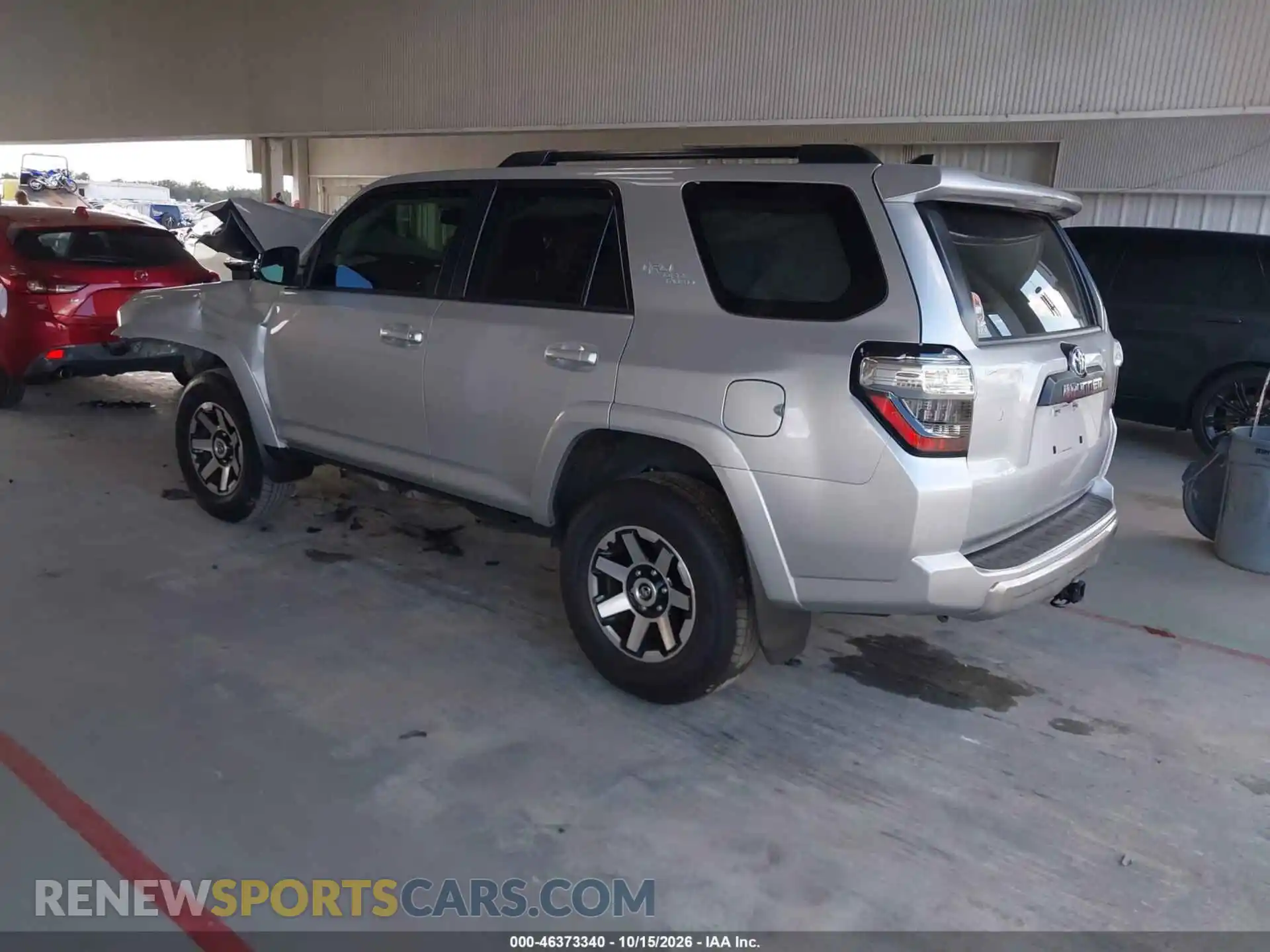 3 Фотография поврежденного автомобиля JTERU5JR8R6234012 TOYOTA 4RUNNER 2024