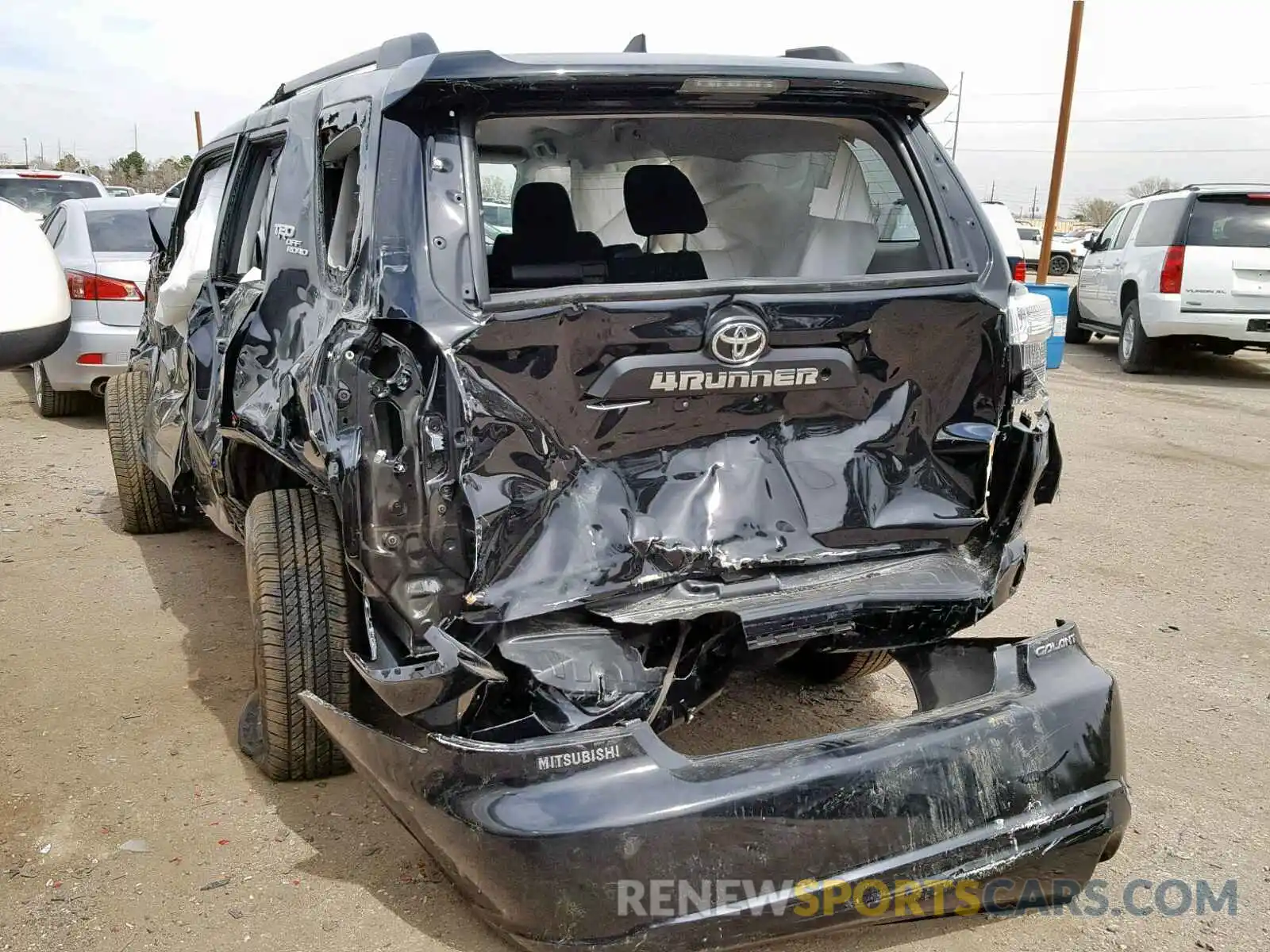 3 Фотография поврежденного автомобиля JTEBU5JR1K5665272 TOYOTA 4RUNNER SR 2019