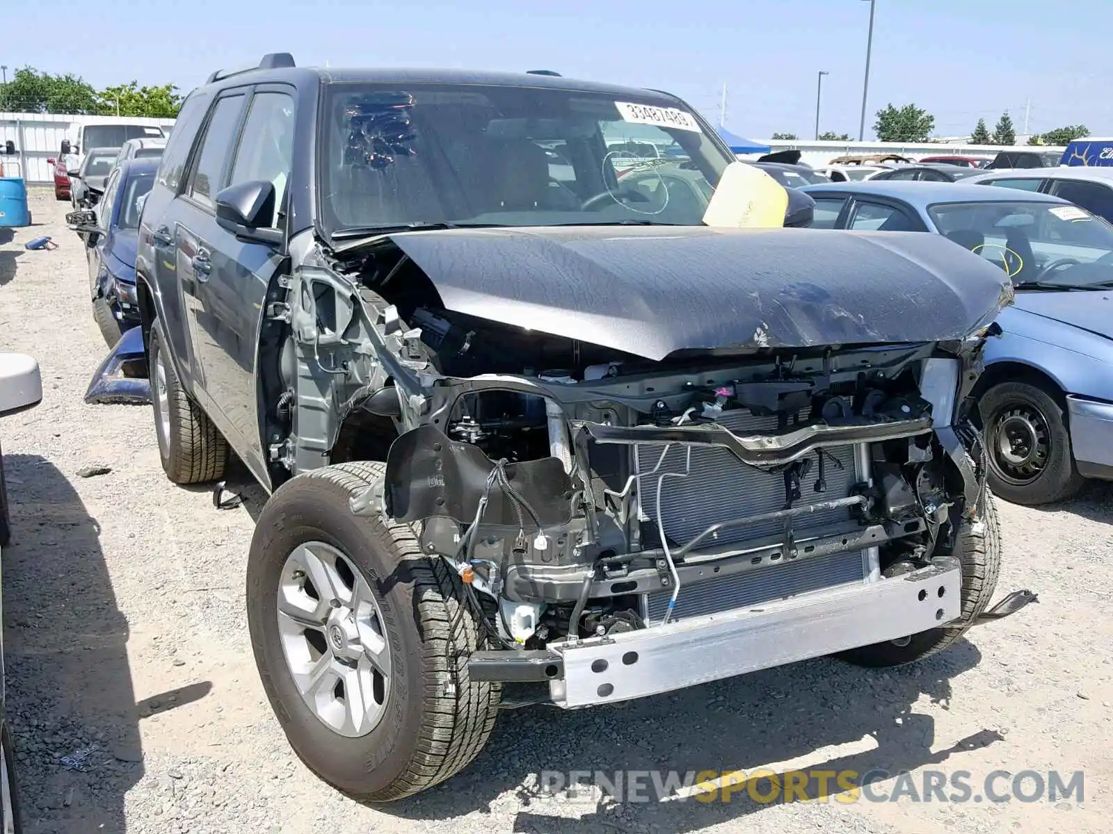 1 Фотография поврежденного автомобиля JTEBU5JR9K5637400 TOYOTA 4RUNNER SR 2019
