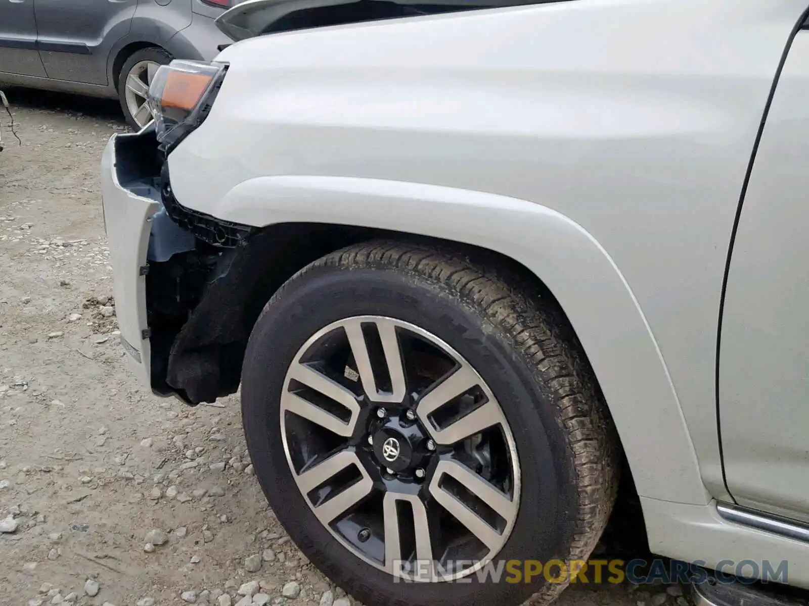 9 Photograph of a damaged car JTEZU5JR9K5193661 TOYOTA 4RUNNER SR 2019