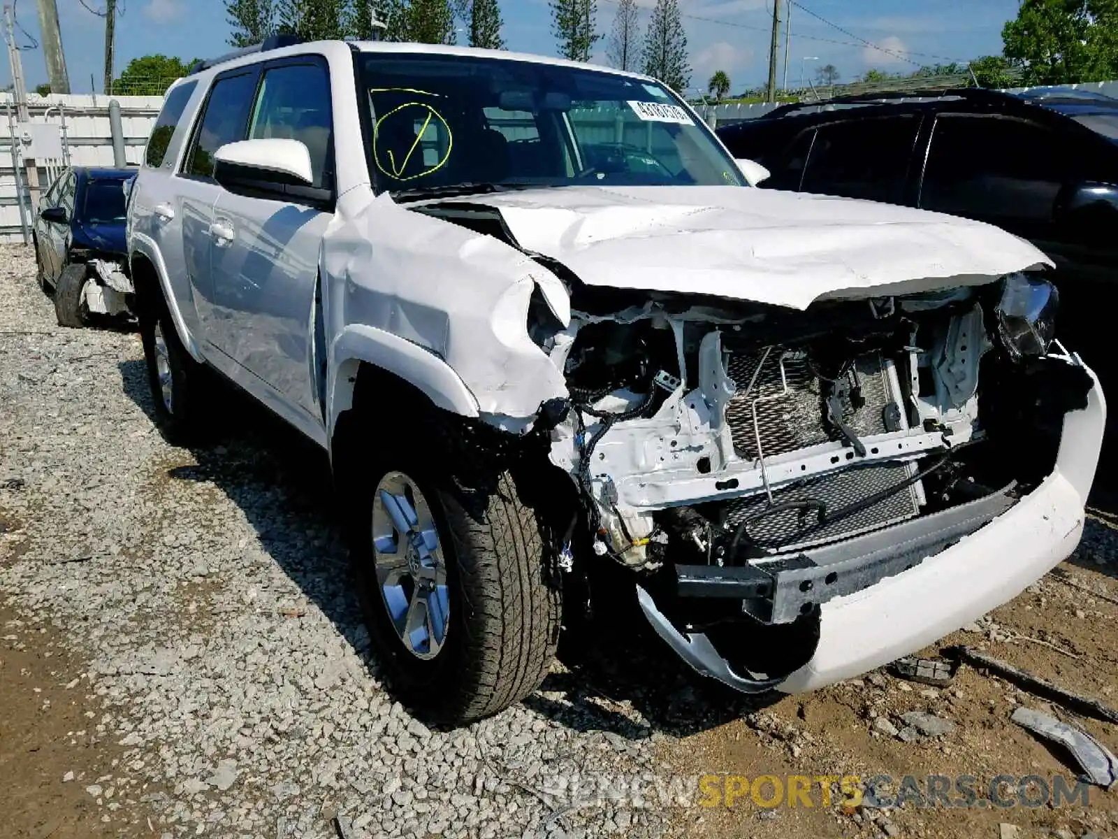 1 Photograph of a damaged car JTEZU5JRXK5196732 TOYOTA 4RUNNER SR 2019
