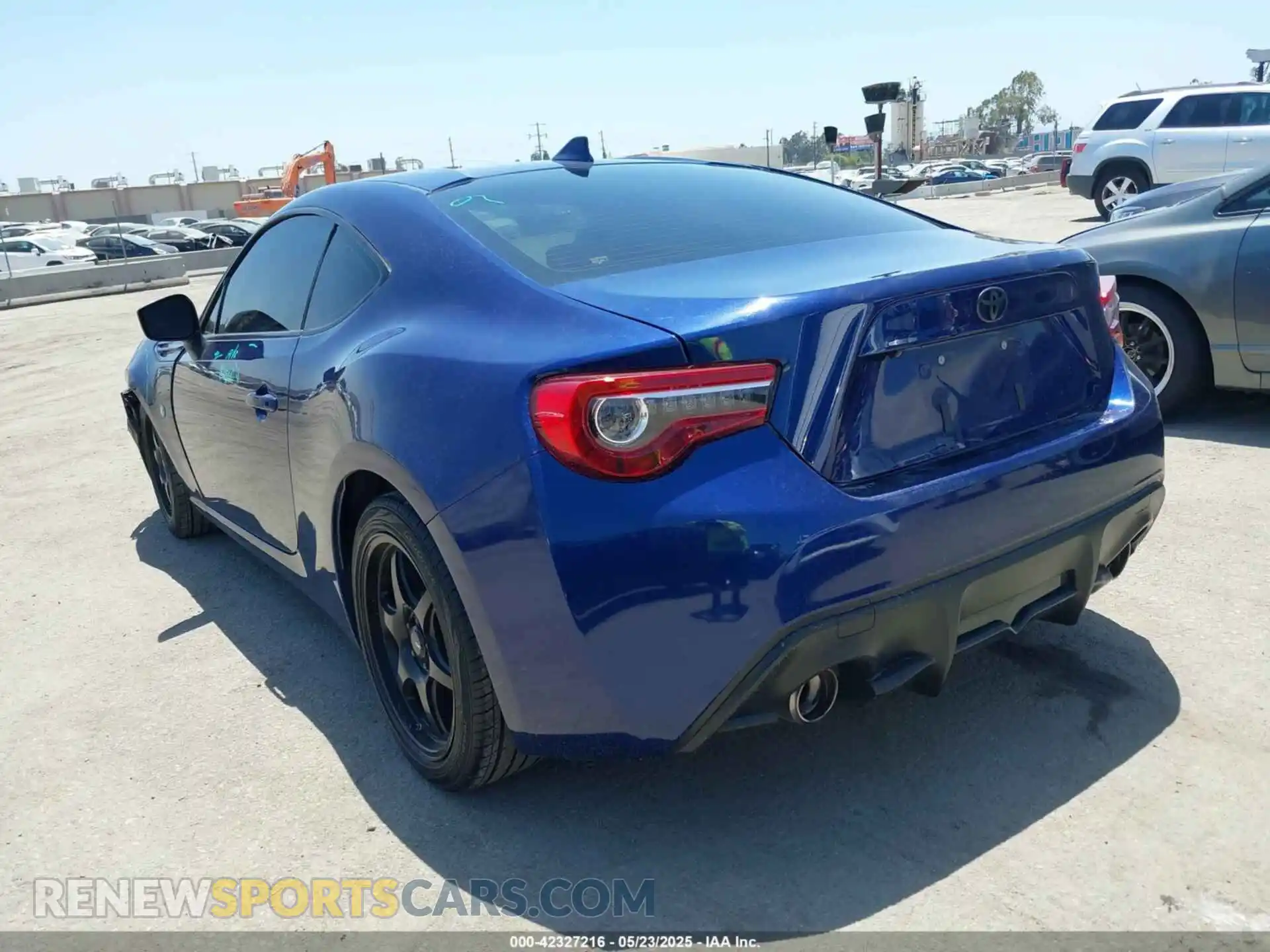 3 Photograph of a damaged car JF1ZNAA11L8751237 TOYOTA 86 2020