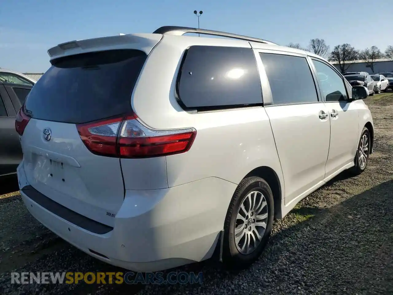 3 Photograph of a damaged car 5TDYZ3DCXKS018911 TOYOTA All Models 2019