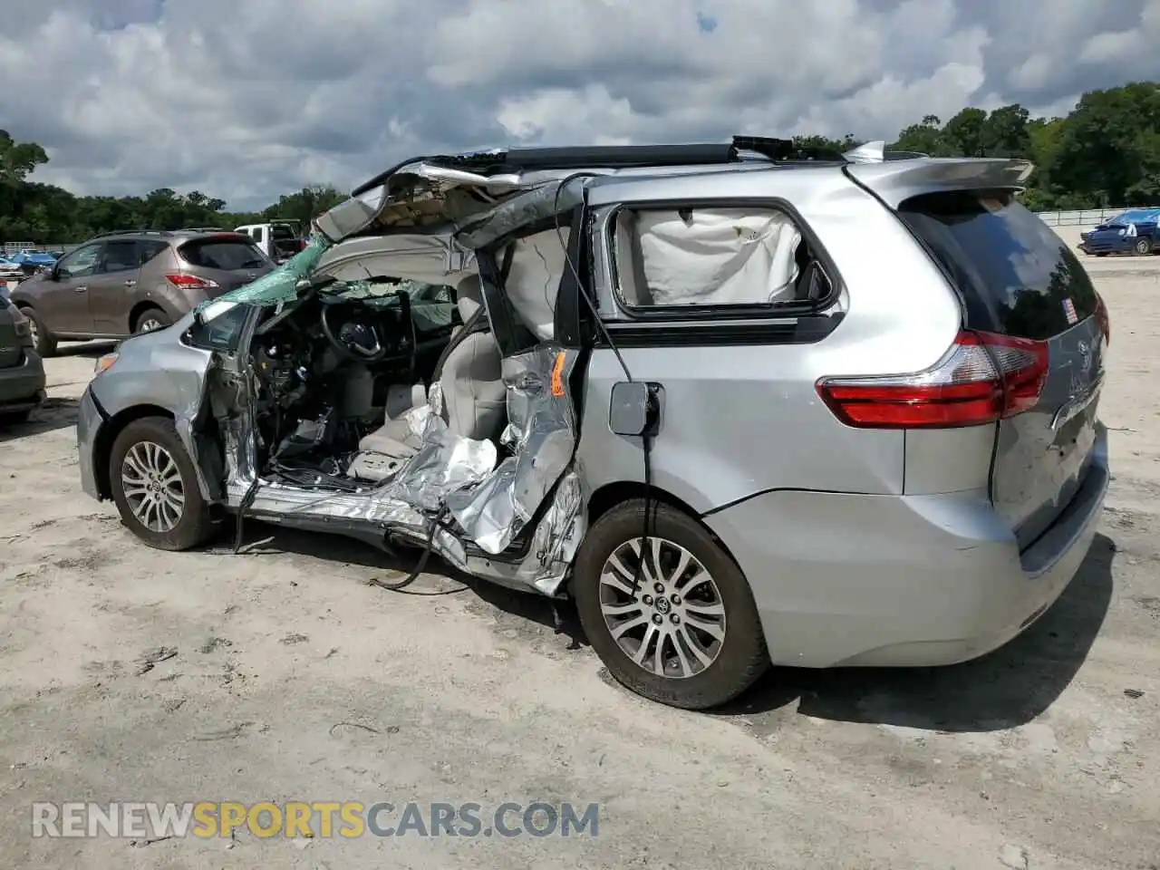 2 Photograph of a damaged car 5TDYZ3DC0LS034178 TOYOTA All Models 2020