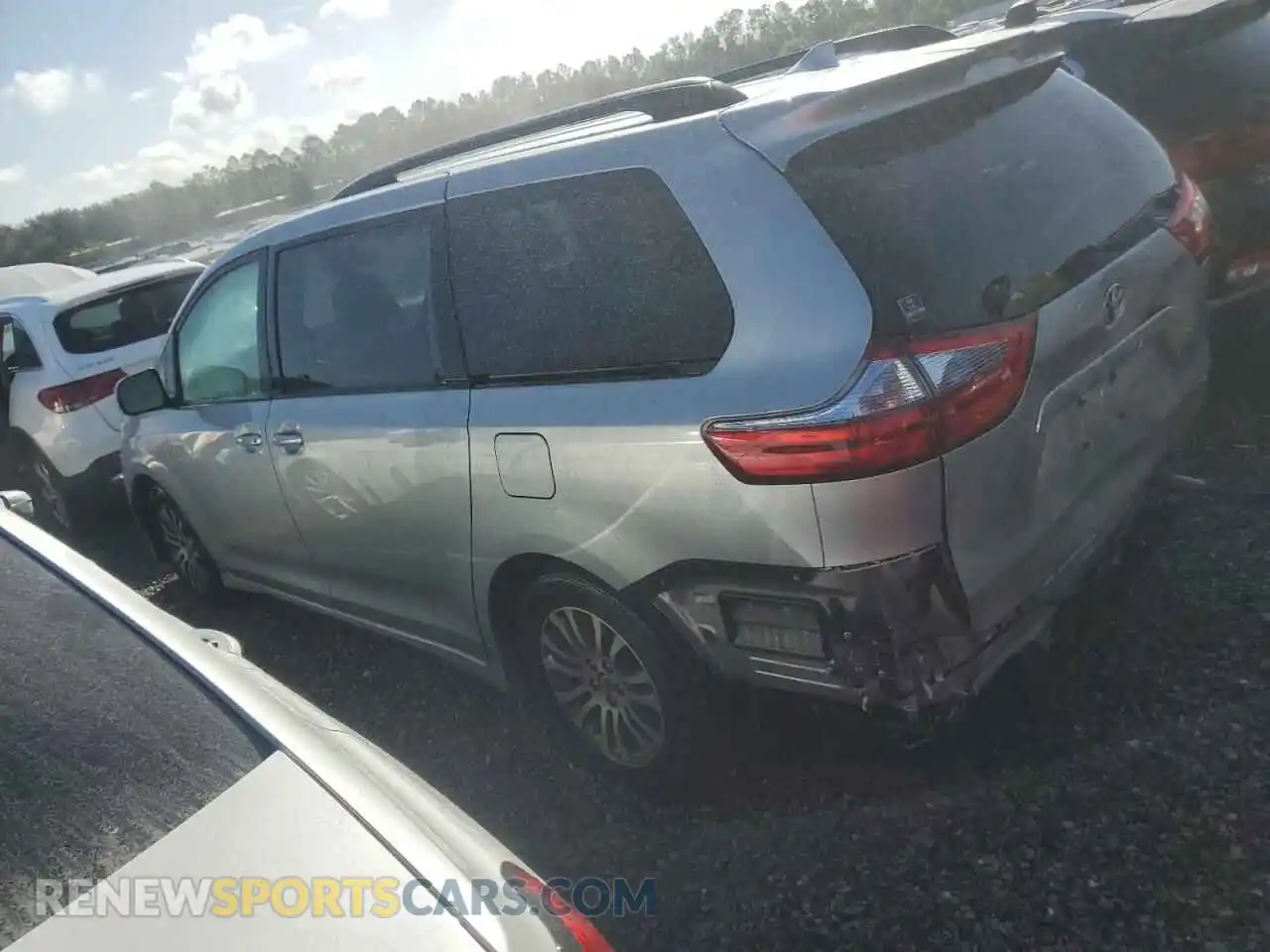 2 Photograph of a damaged car 5TDYZ3DC1LS034061 TOYOTA All Models 2020