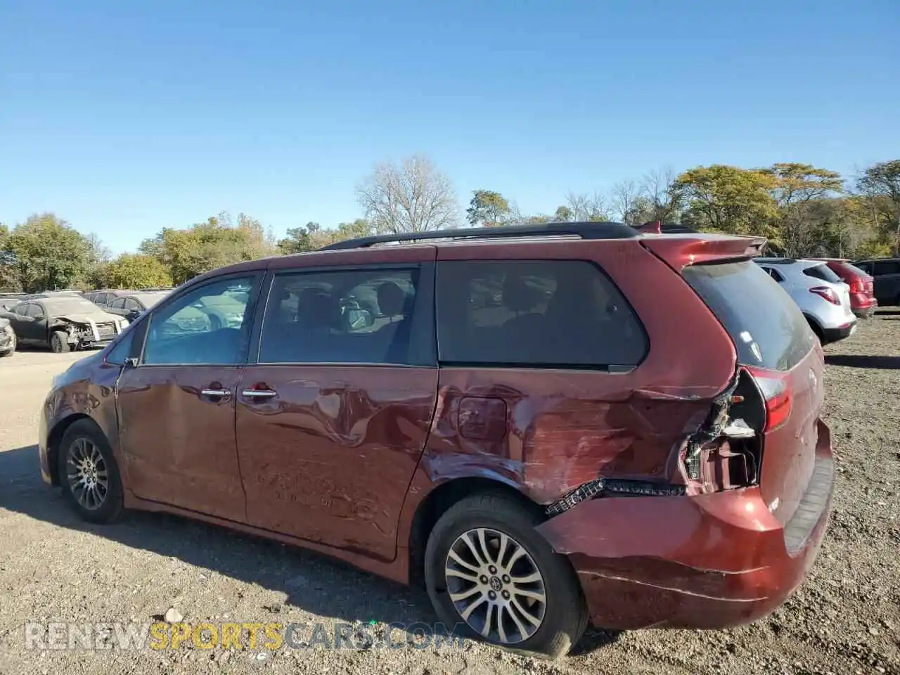 2 Photograph of a damaged car 5TDYZ3DC5LS025864 TOYOTA All Models 2020