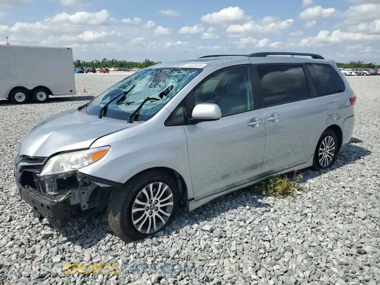 1 Photograph of a damaged car 5TDYZ3DC5LS033379 TOYOTA All Models 2020
