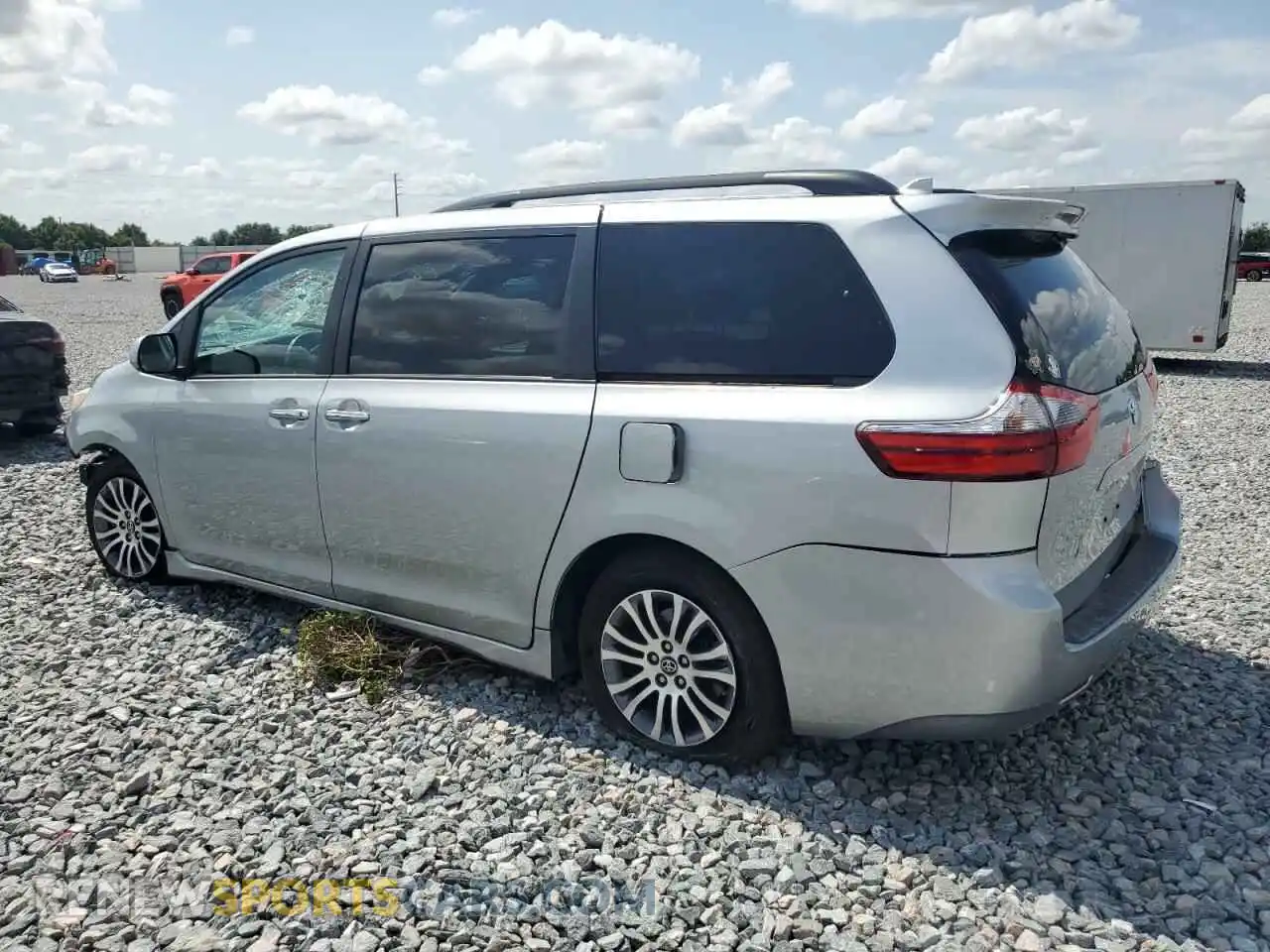 2 Photograph of a damaged car 5TDYZ3DC5LS033379 TOYOTA All Models 2020
