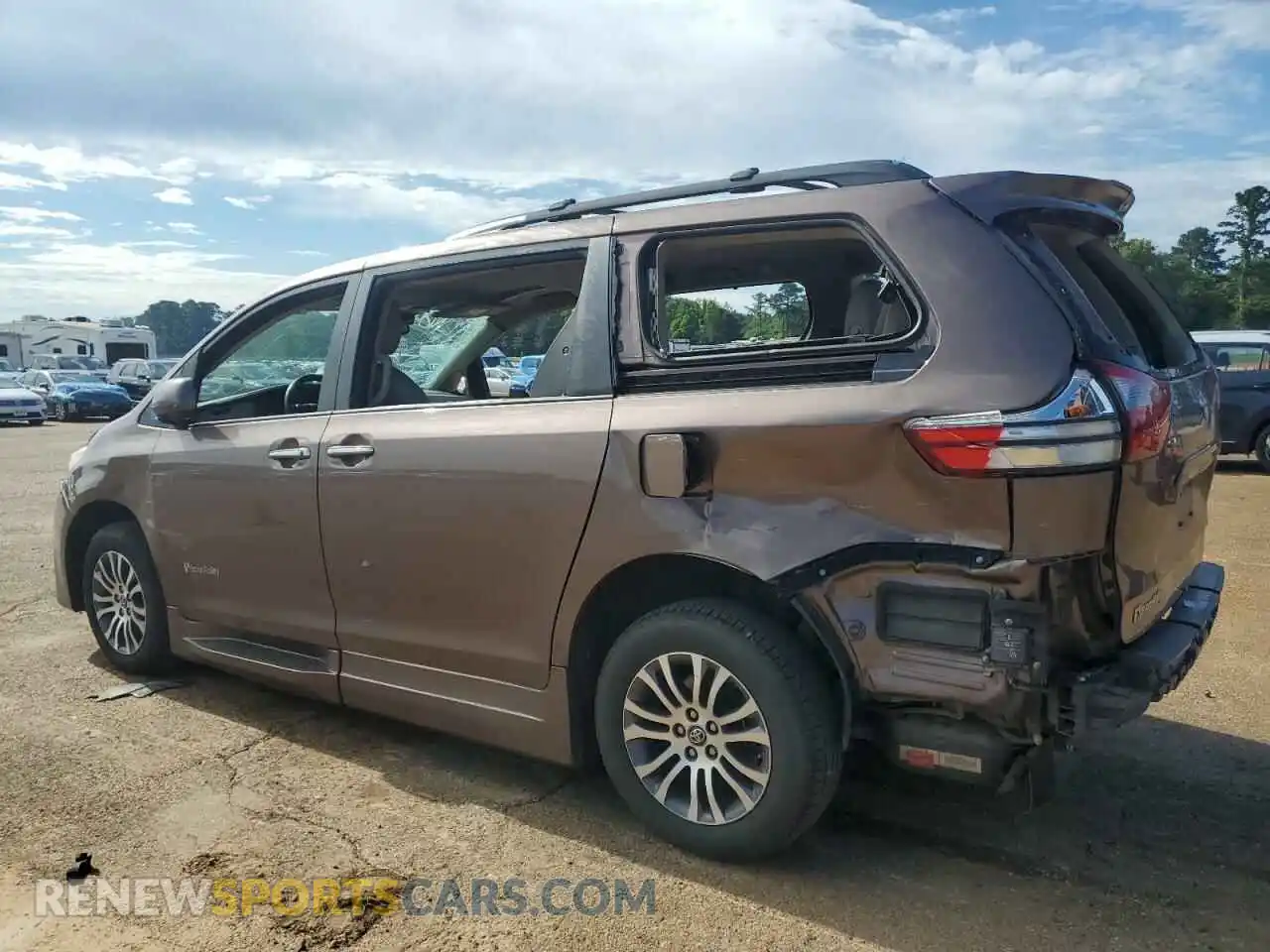 2 Photograph of a damaged car 5TDYZ3DC6LS033245 TOYOTA All Models 2020
