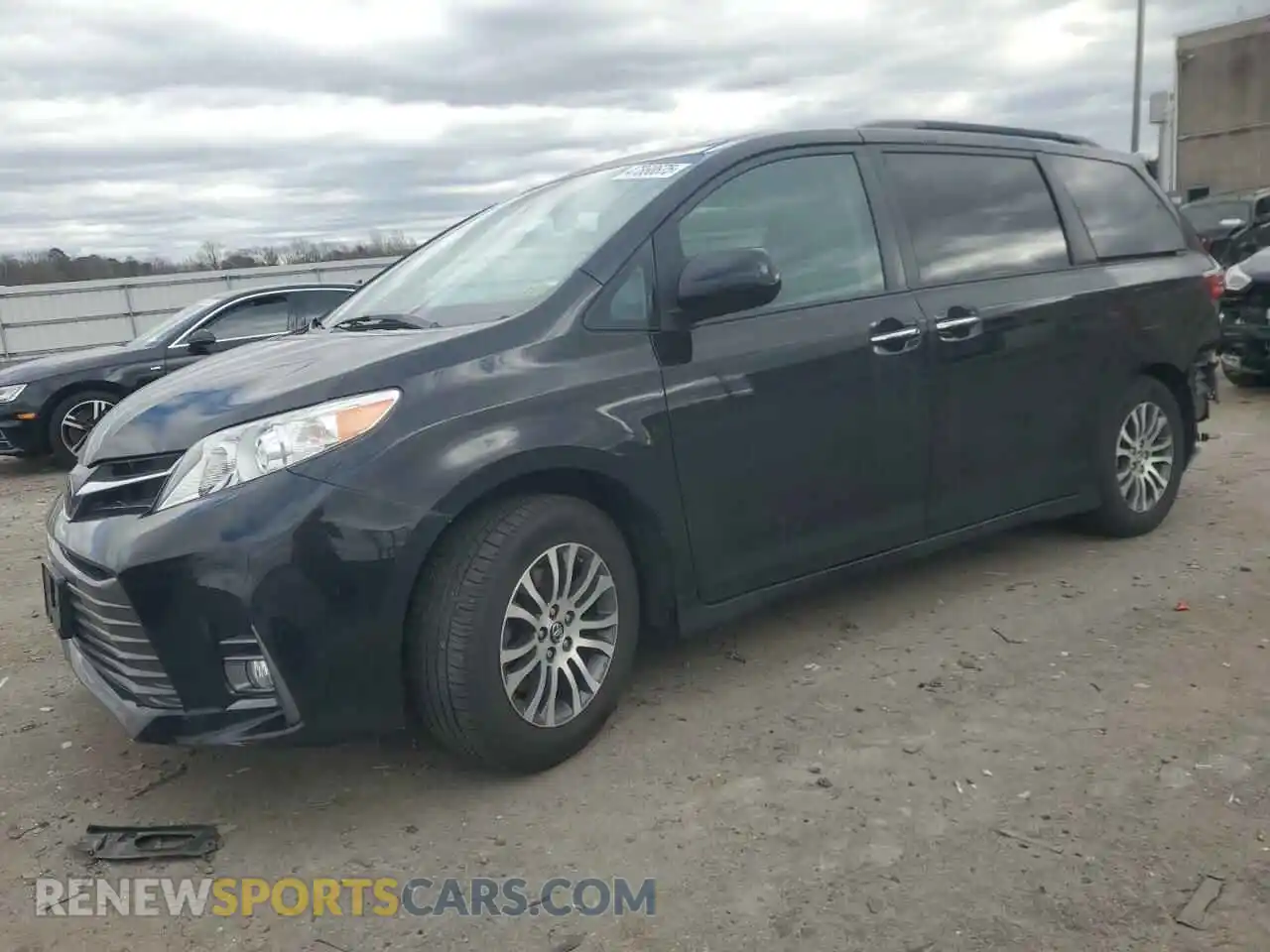 1 Photograph of a damaged car 5TDYZ3DC7LS033996 TOYOTA All Models 2020