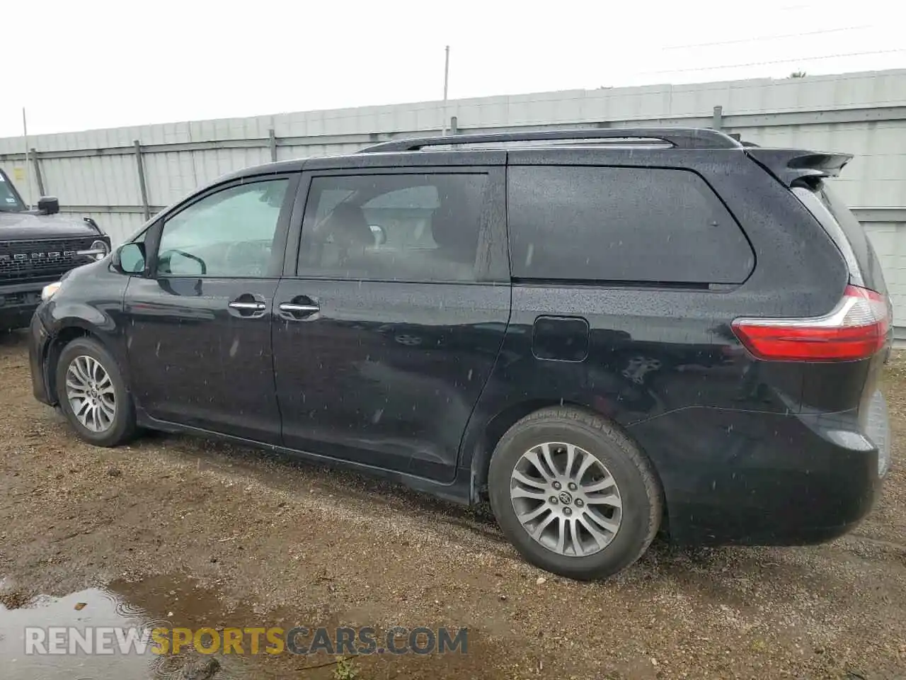 2 Photograph of a damaged car 5TDYZ3DC7LS059238 TOYOTA All Models 2020