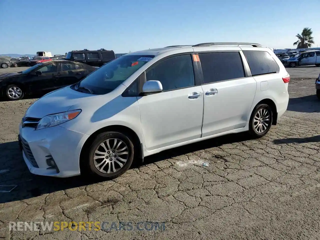 1 Photograph of a damaged car 5TDYZ3DC7LS080252 TOYOTA All Models 2020