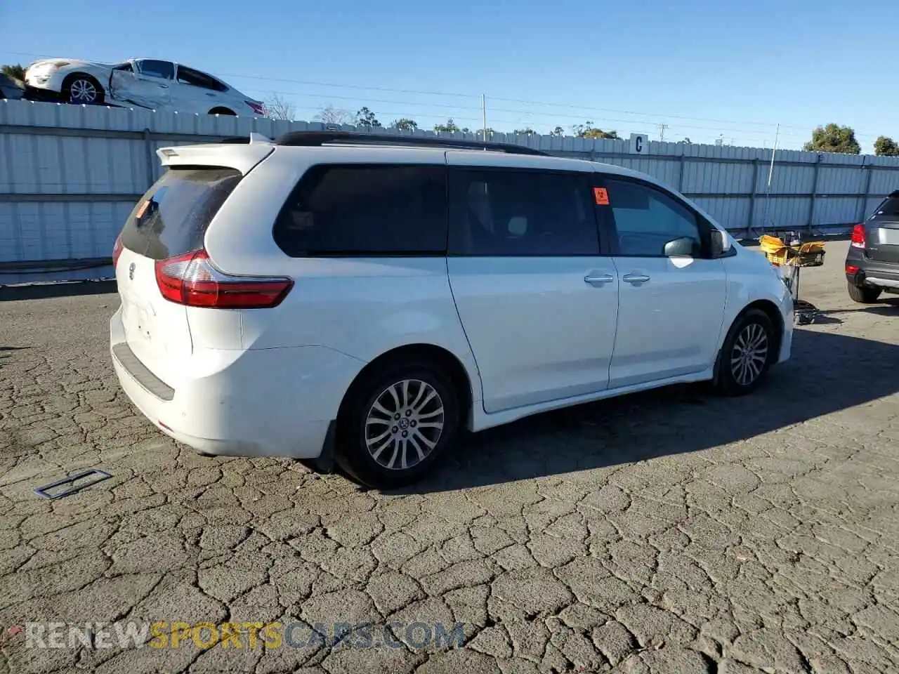 3 Photograph of a damaged car 5TDYZ3DC7LS080252 TOYOTA All Models 2020
