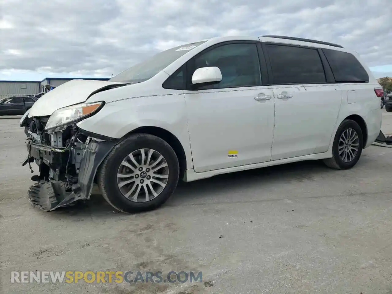 1 Photograph of a damaged car 5TDYZ3DC9LS055675 TOYOTA All Models 2020