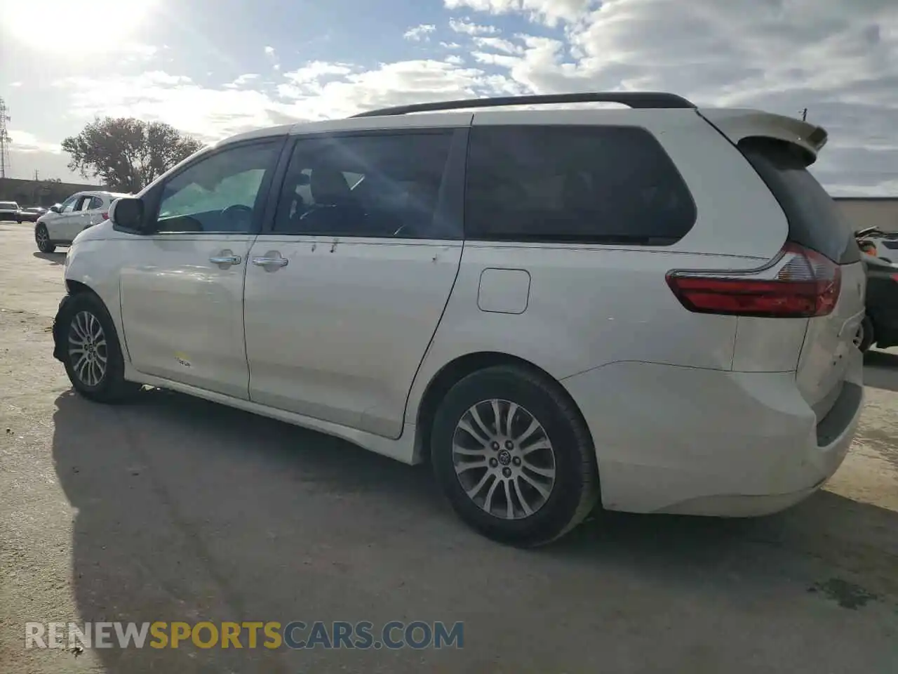 2 Photograph of a damaged car 5TDYZ3DC9LS055675 TOYOTA All Models 2020