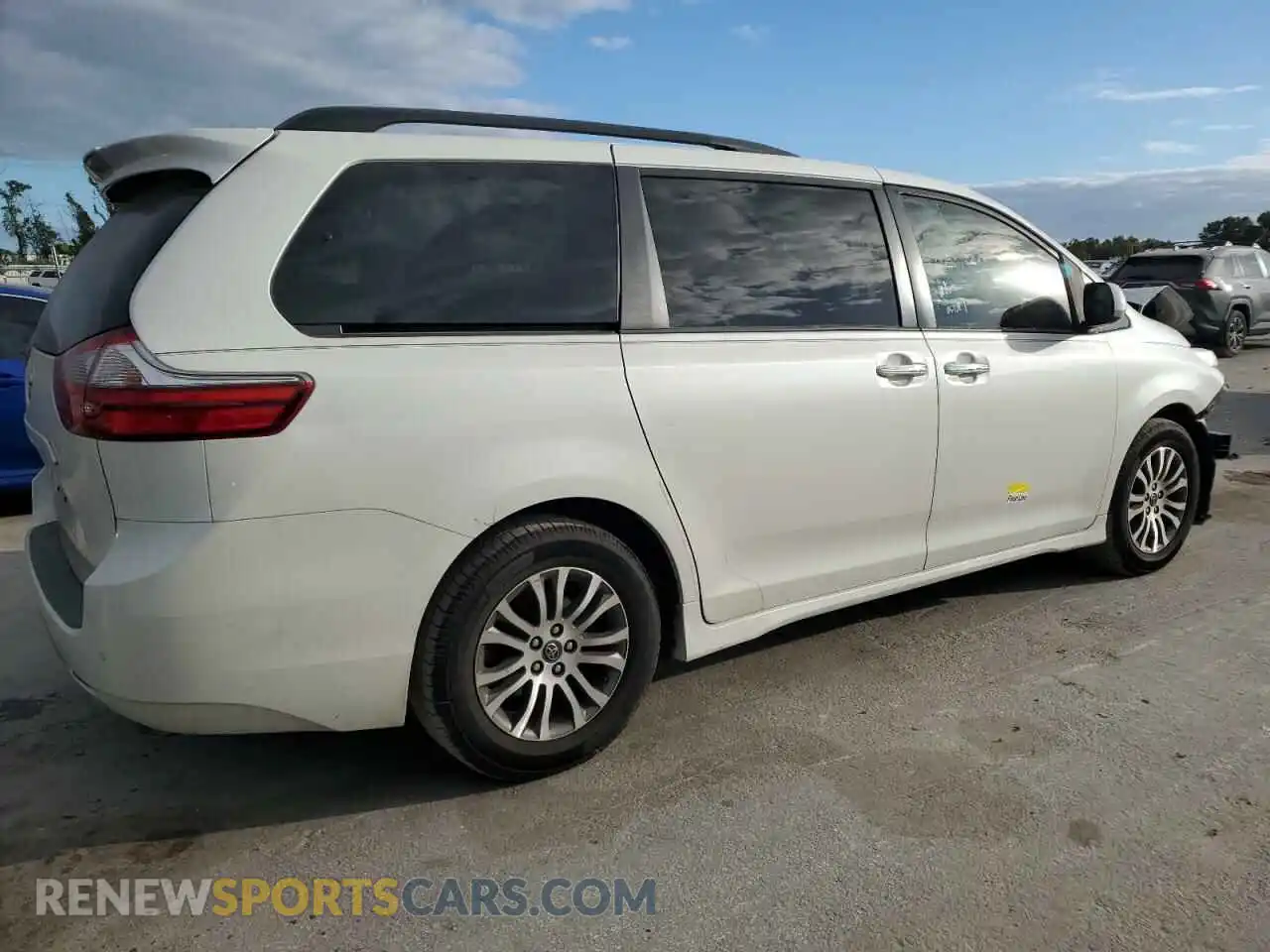 3 Photograph of a damaged car 5TDYZ3DC9LS055675 TOYOTA All Models 2020