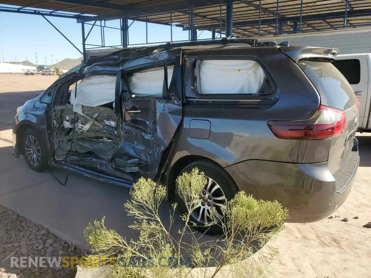 2 Photograph of a damaged car 5TDYZ3DCXLS070394 TOYOTA All Models 2020