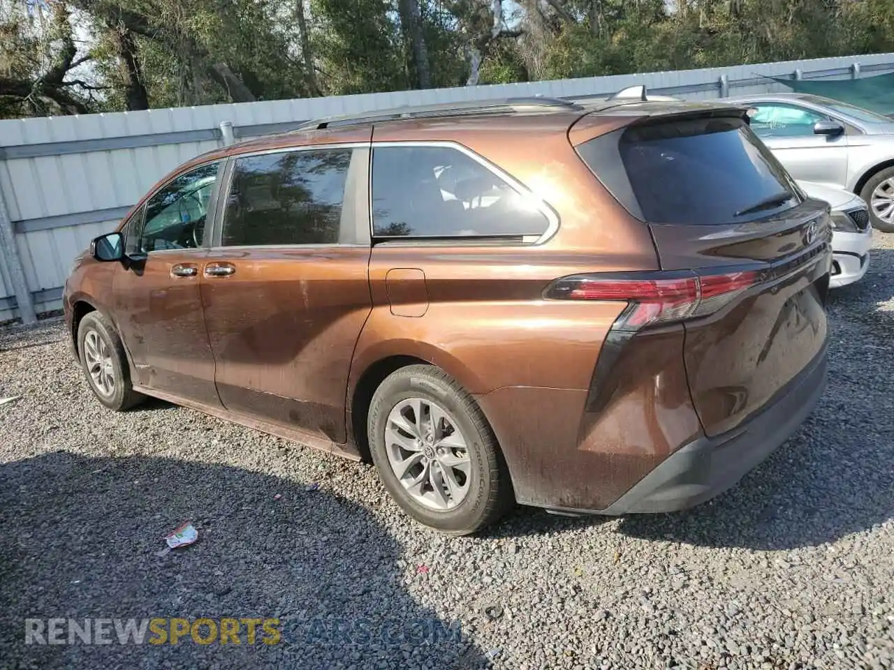 2 Photograph of a damaged car 5TDYRKECXMS049457 TOYOTA All Models 2021