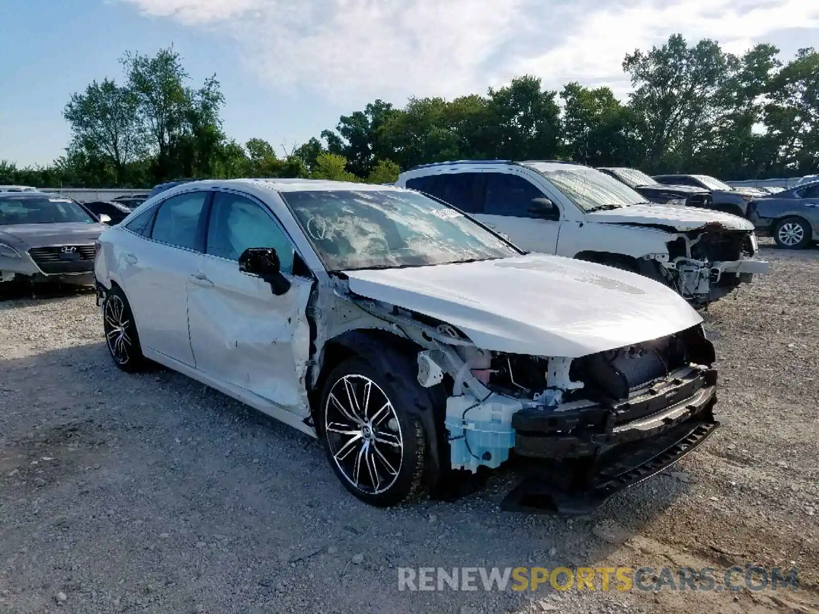 1 Photograph of a damaged car 4T1BZ1FB4KU015136 TOYOTA AVALON 2019