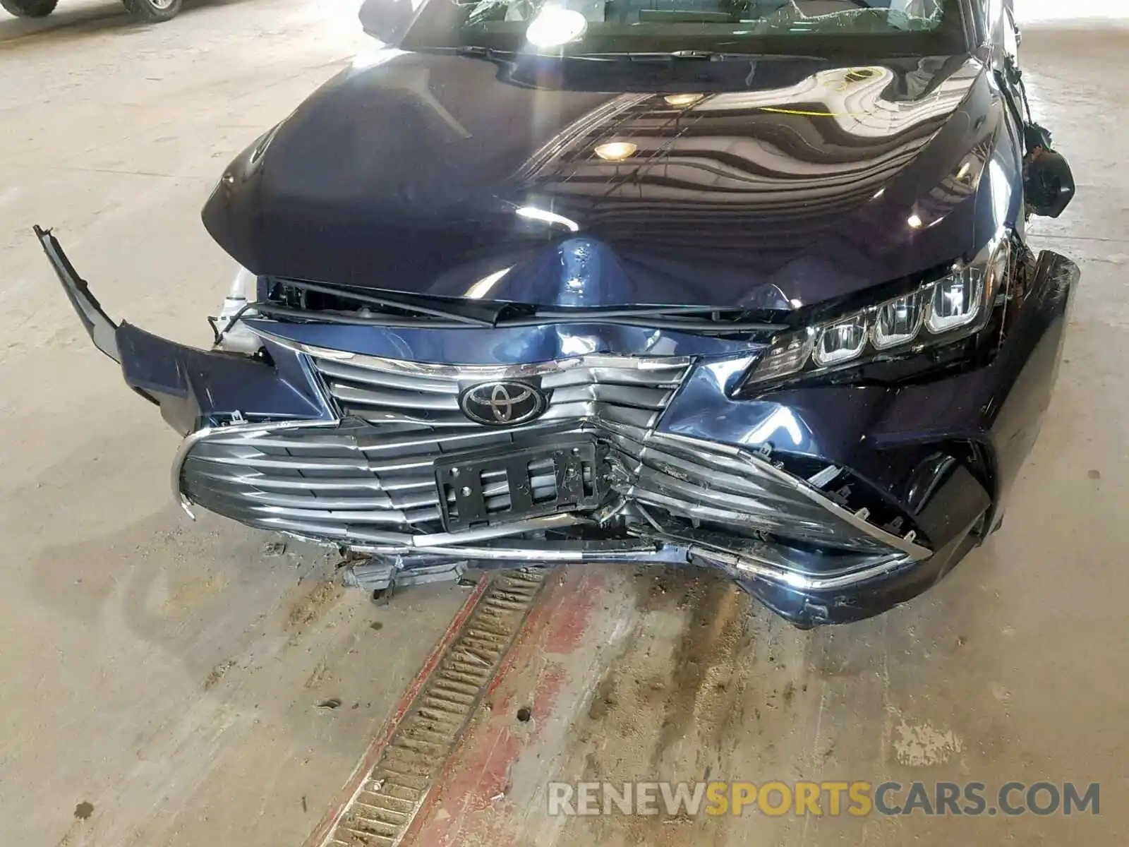 9 Photograph of a damaged car 4T1BZ1FB5KU032771 TOYOTA AVALON 2019