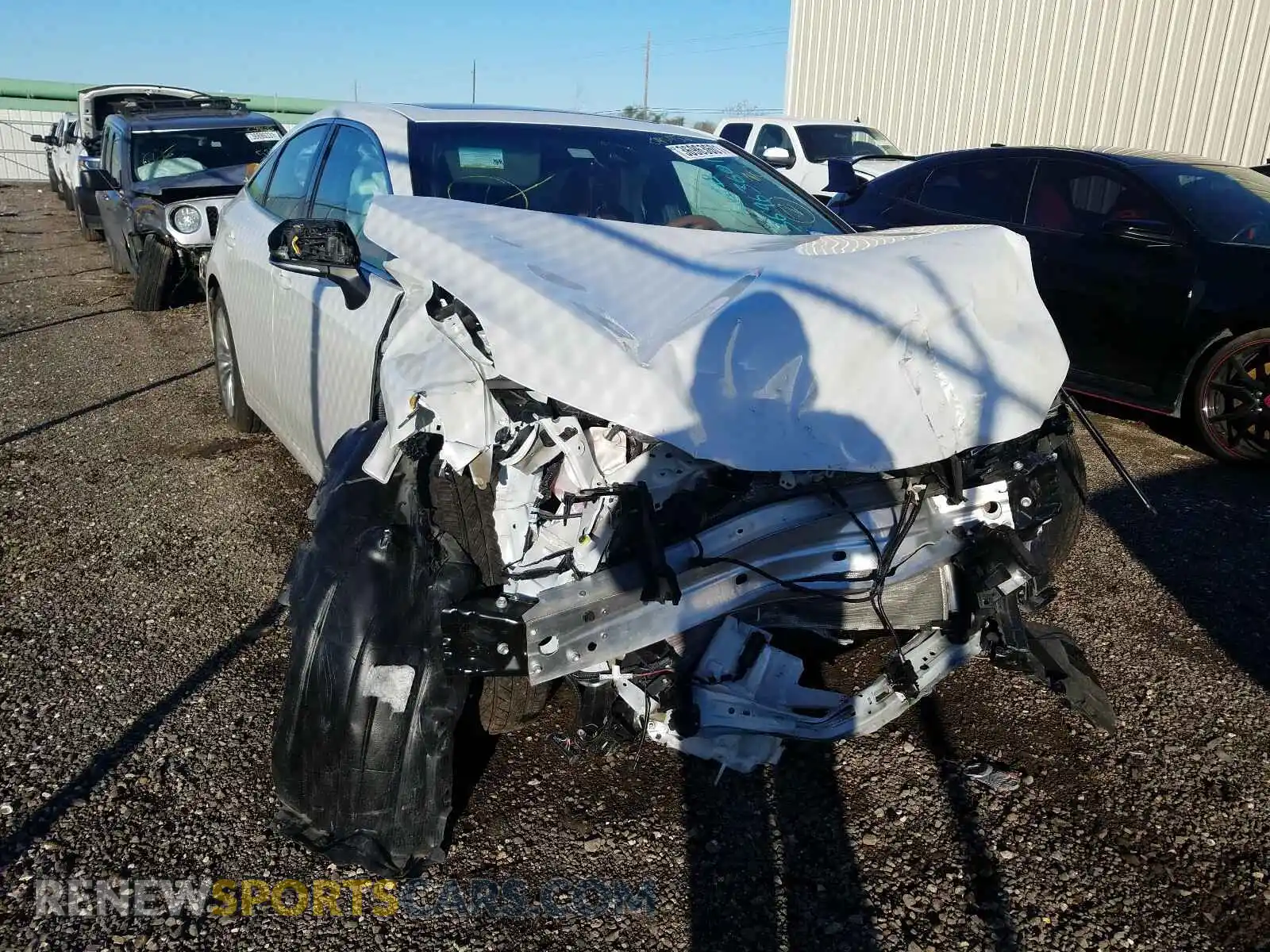 1 Photograph of a damaged car 4T1CZ1FB3LU043452 TOYOTA AVALON 2020