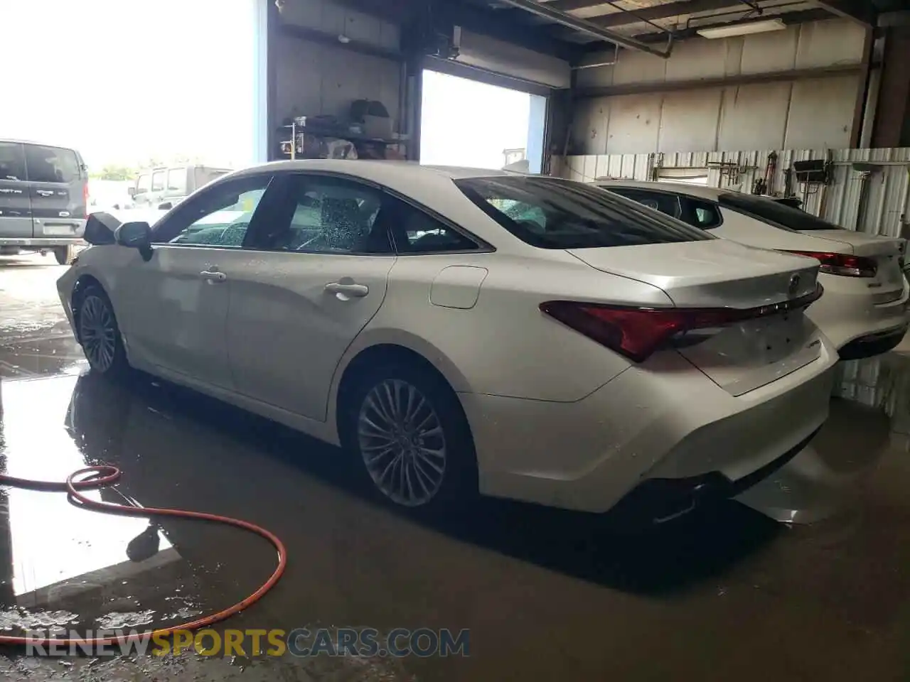2 Photograph of a damaged car 4T1DZ1FB1LU055717 TOYOTA AVALON 2020