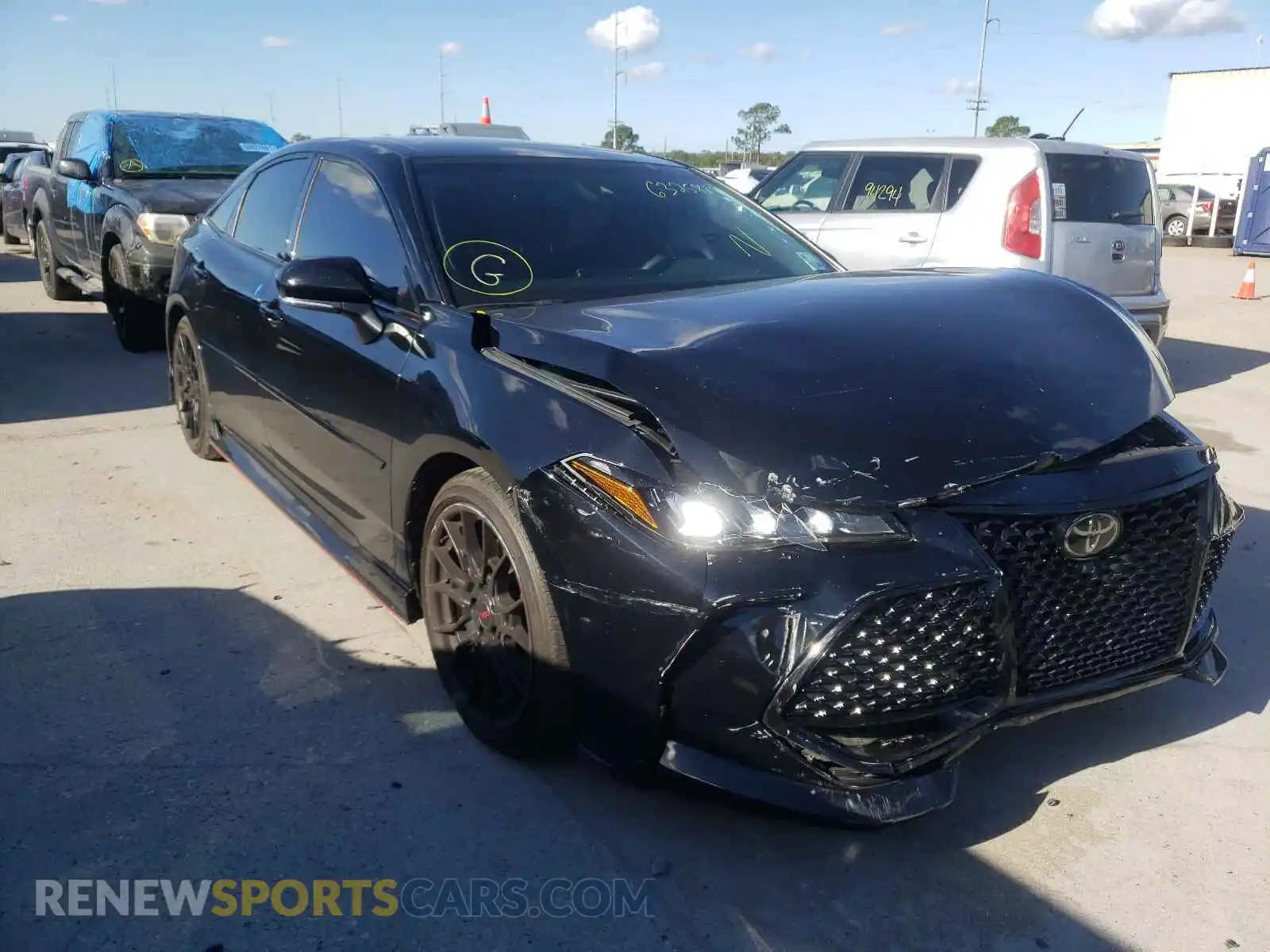 1 Photograph of a damaged car 4T1FZ1FB3LU039446 TOYOTA AVALON 2020