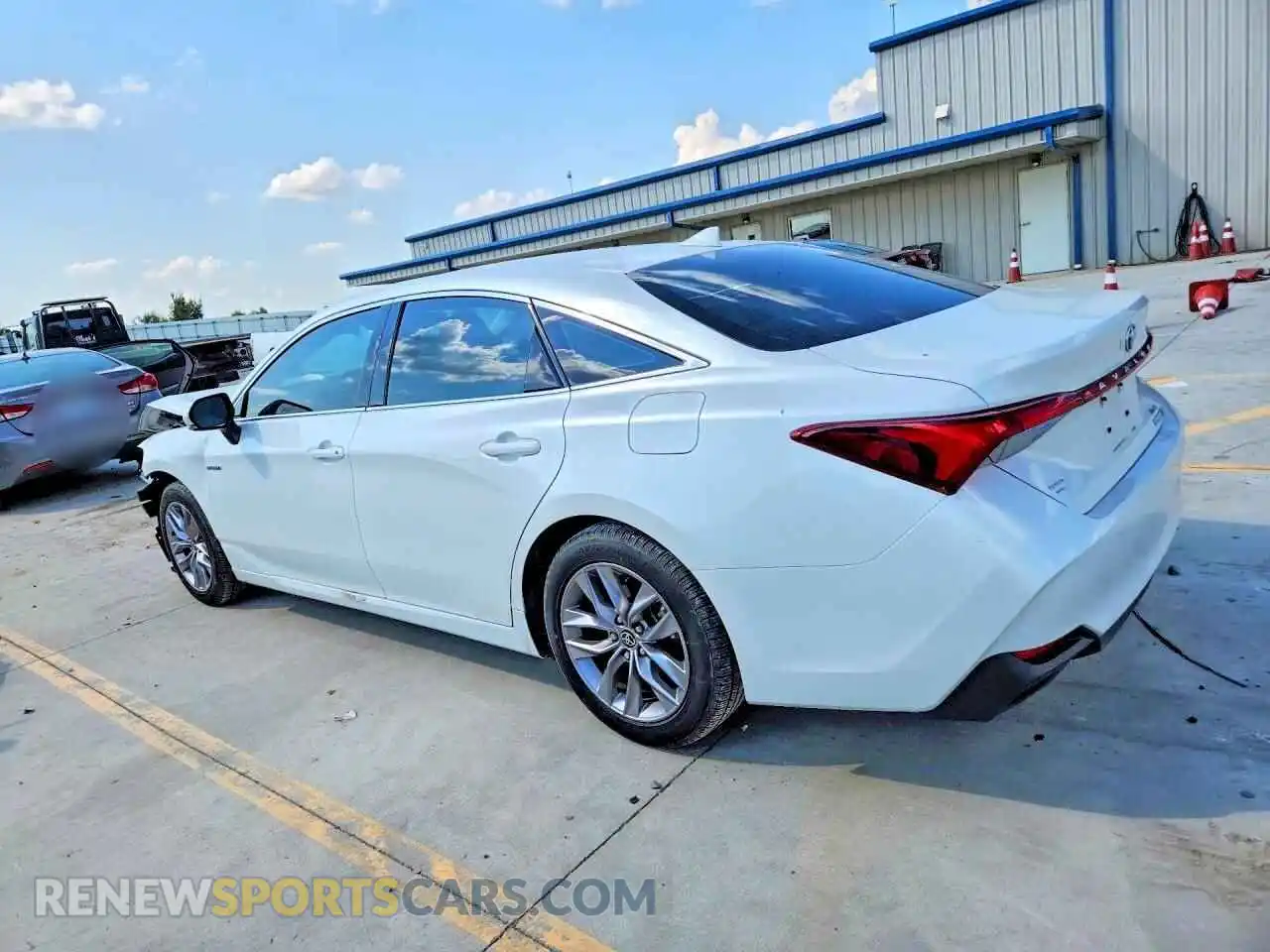 2 Photograph of a damaged car 4T1AA1ABXMU007135 TOYOTA AVALON 2021