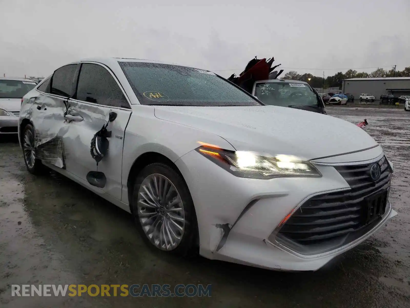 1 Photograph of a damaged car 4T1DA1AB0MU008940 TOYOTA AVALON 2021
