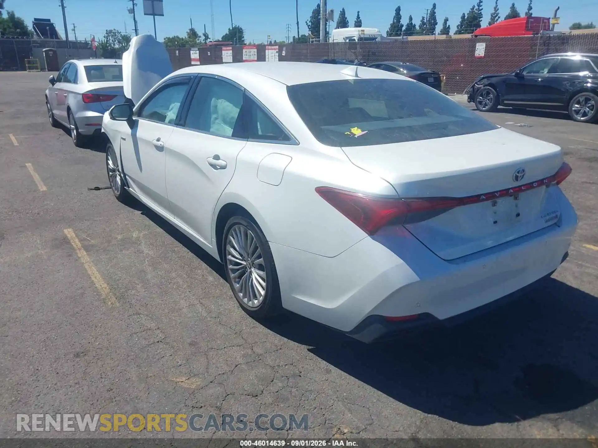 3 Photograph of a damaged car 4T1DA1AB9MU004997 TOYOTA AVALON 2021
