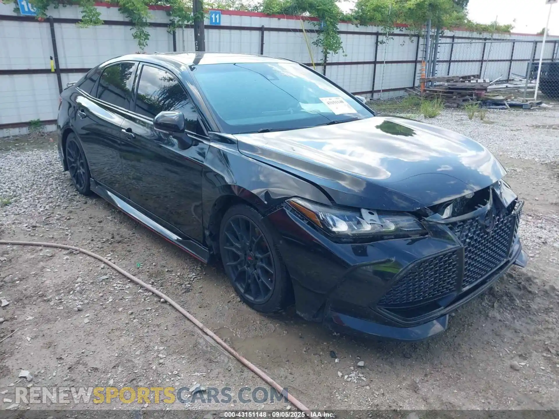 1 Photograph of a damaged car 4T1FZ1FB3MU069922 TOYOTA AVALON 2021