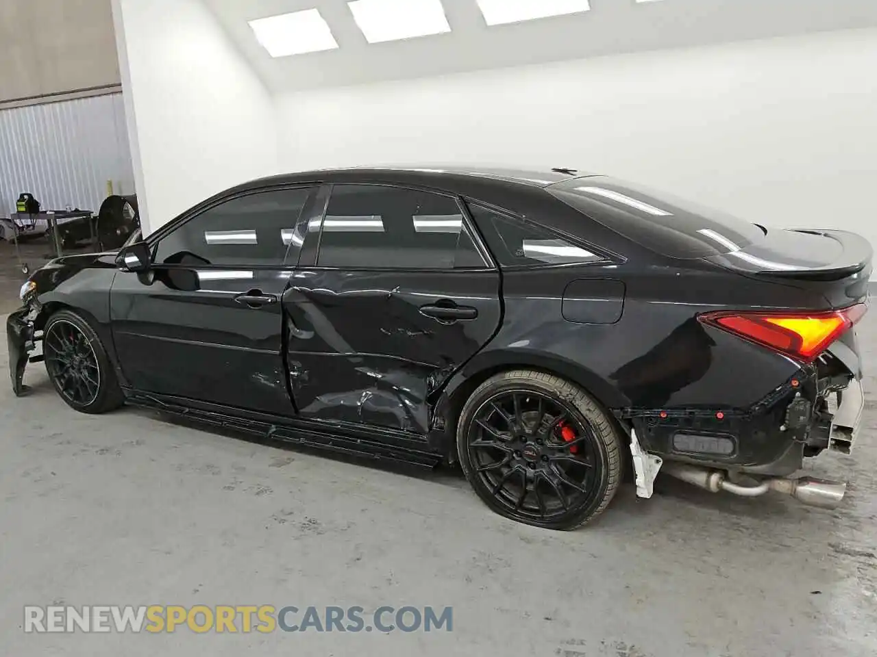 2 Photograph of a damaged car 4T1FZ1FB3MU070939 TOYOTA AVALON 2021