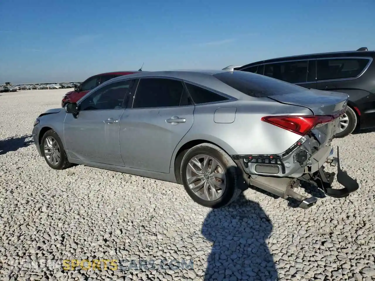 2 Photograph of a damaged car 4T1JZ1FB4NU077717 TOYOTA AVALON 2022